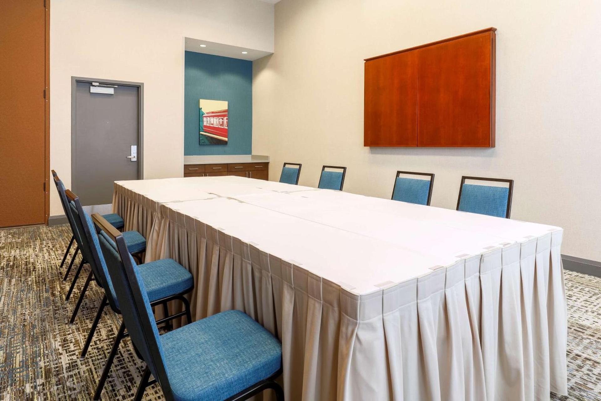 Hampton Inn & Suites Pittsburgh Downtown photo 38