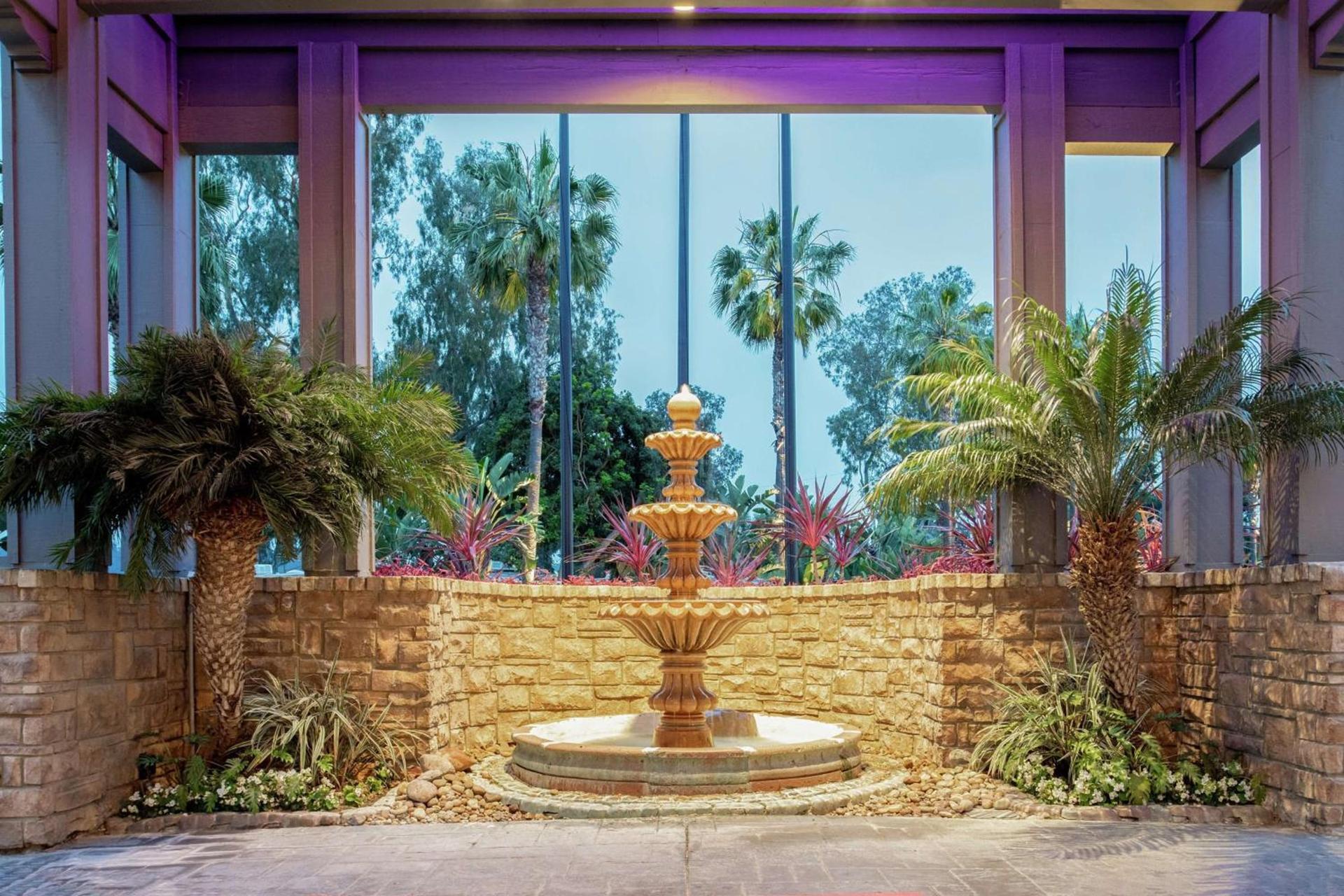 Hilton San Diego/Del Mar photo 2