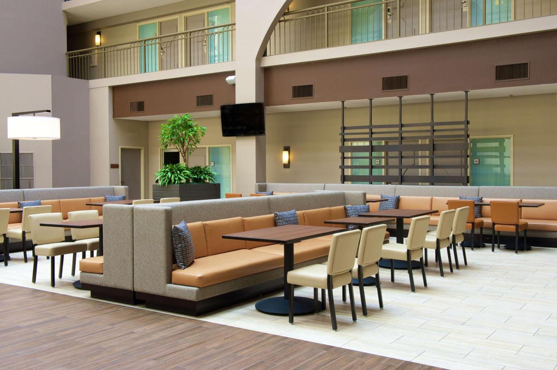 Embassy Suites by Hilton Seattle Bellevue photo 9