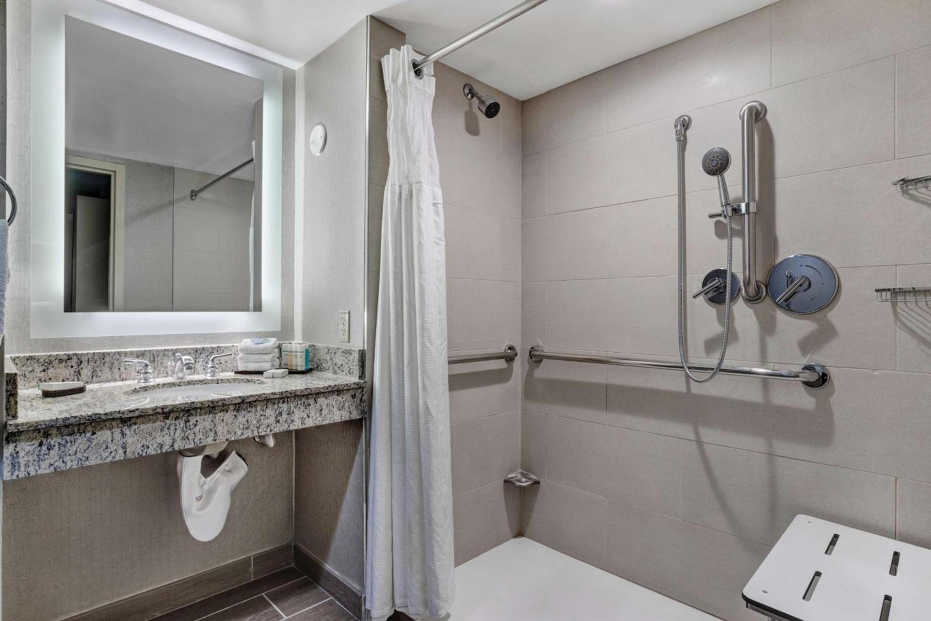 Embassy Suites by Hilton Seattle Bellevue photo 19