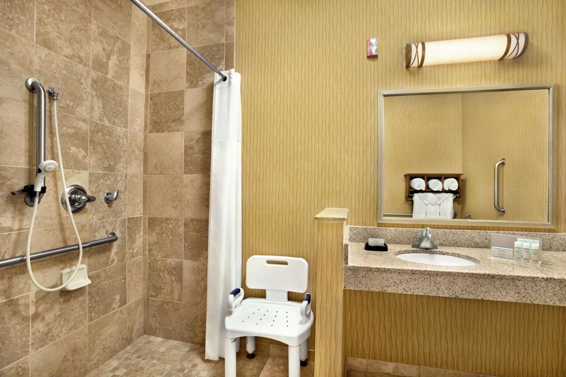 Hampton Inn Shawnee photo 10