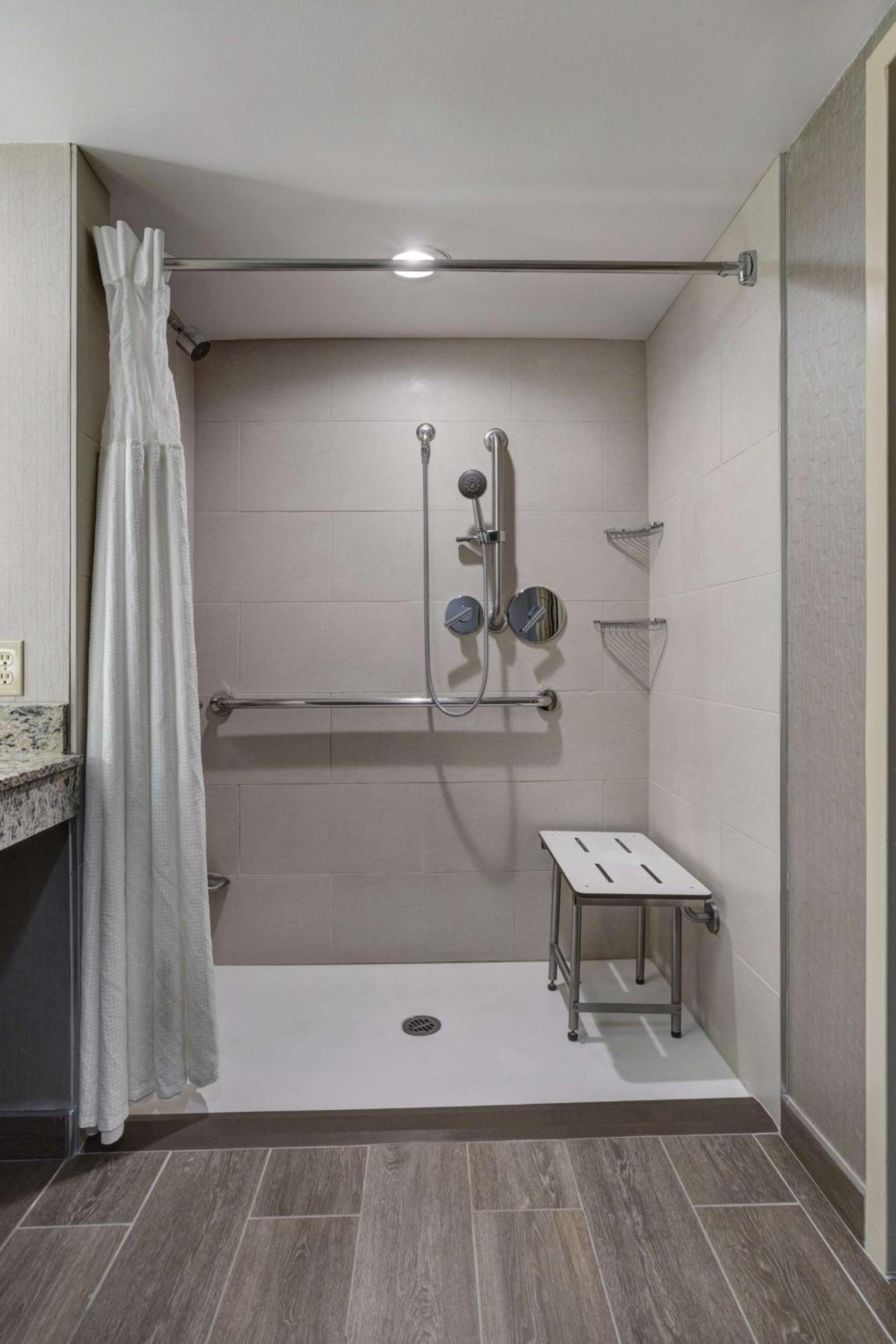 Embassy Suites by Hilton Seattle Bellevue photo 32