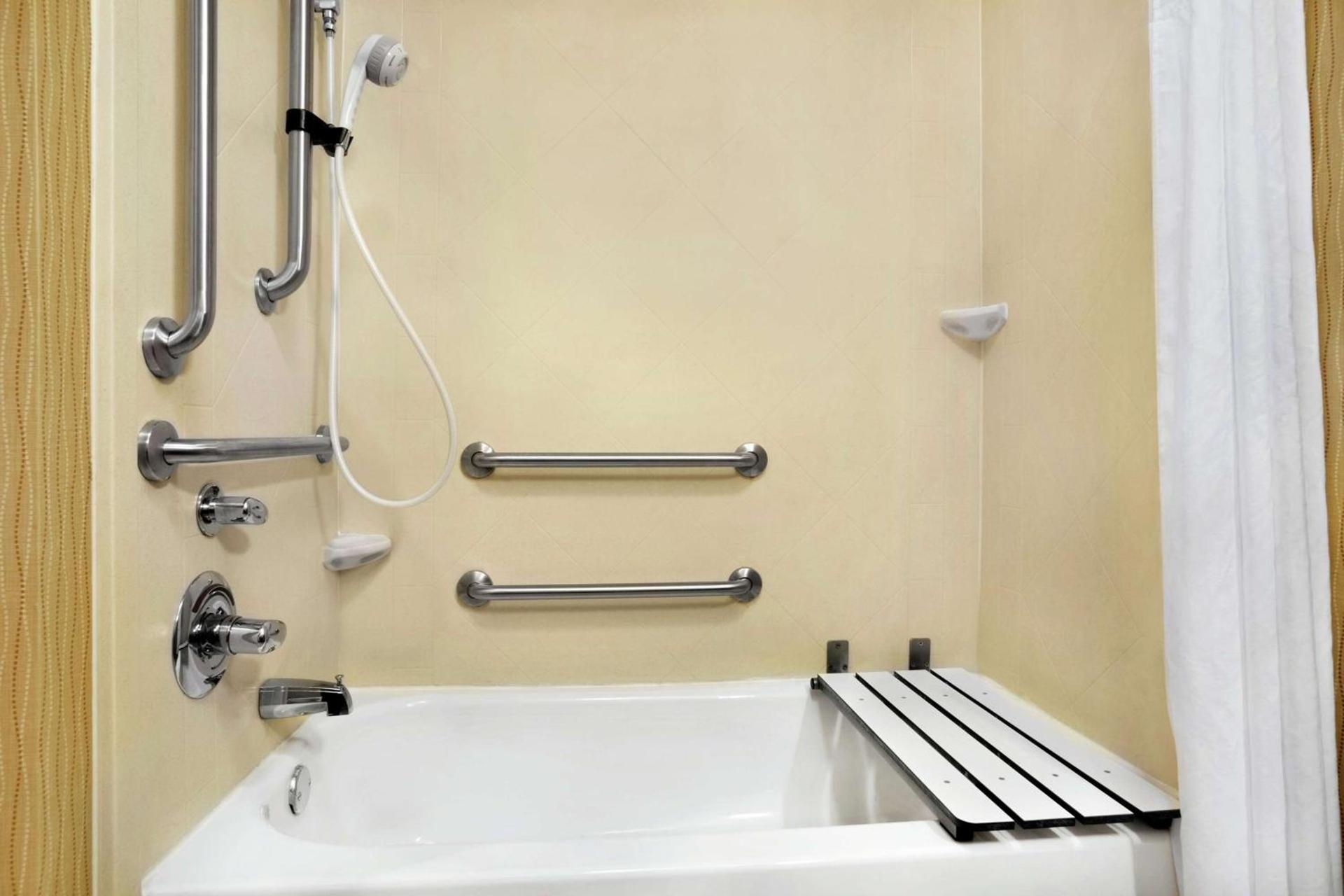 Hampton Inn Shawnee photo 11