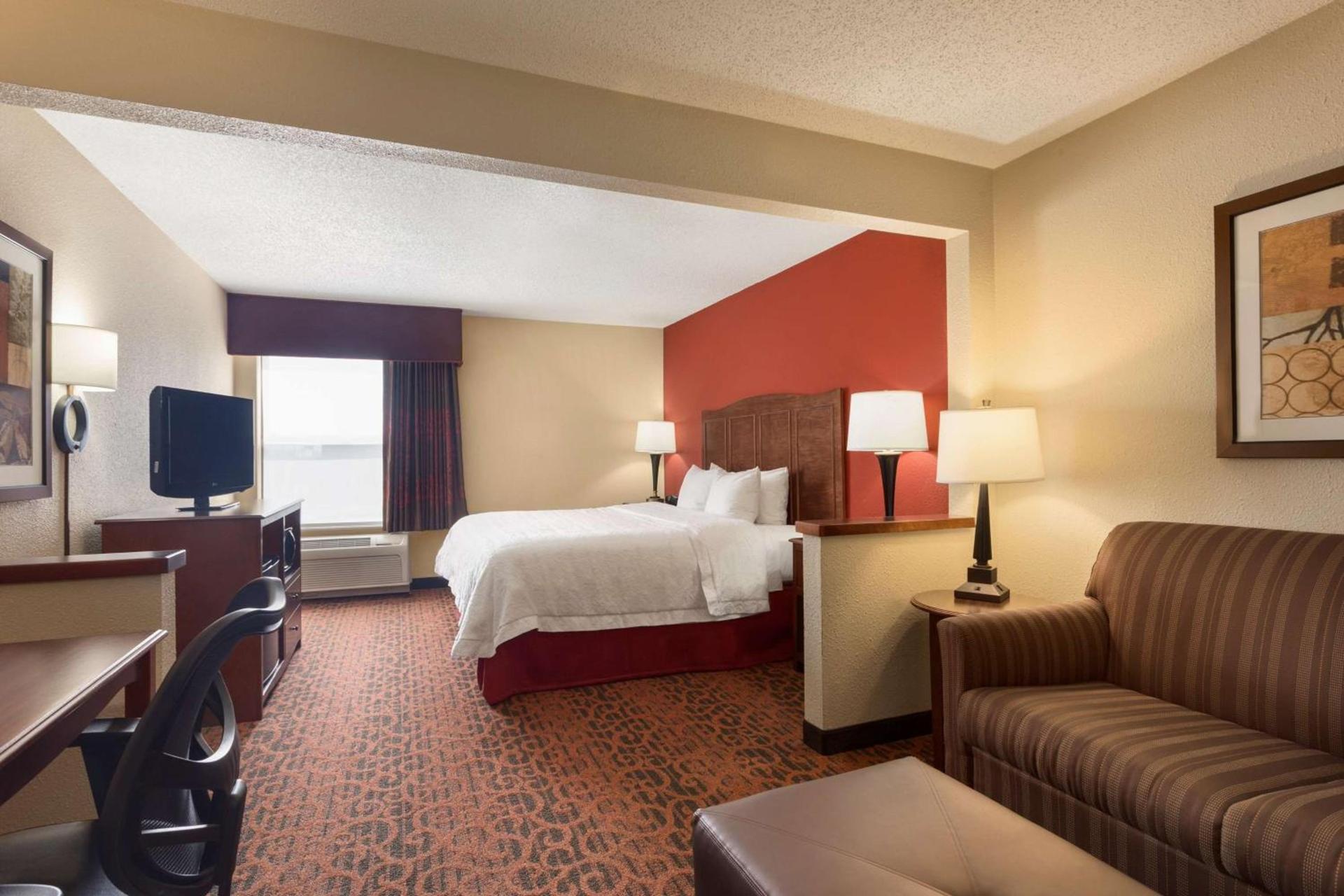 Hampton Inn Shawnee photo 14