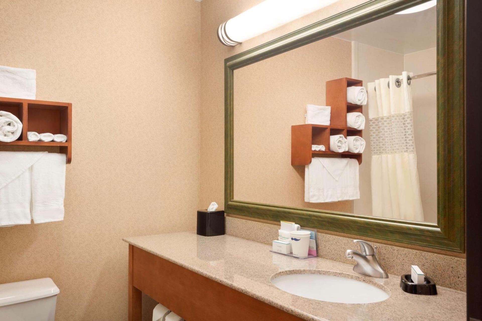 Hampton Inn Shawnee photo 15