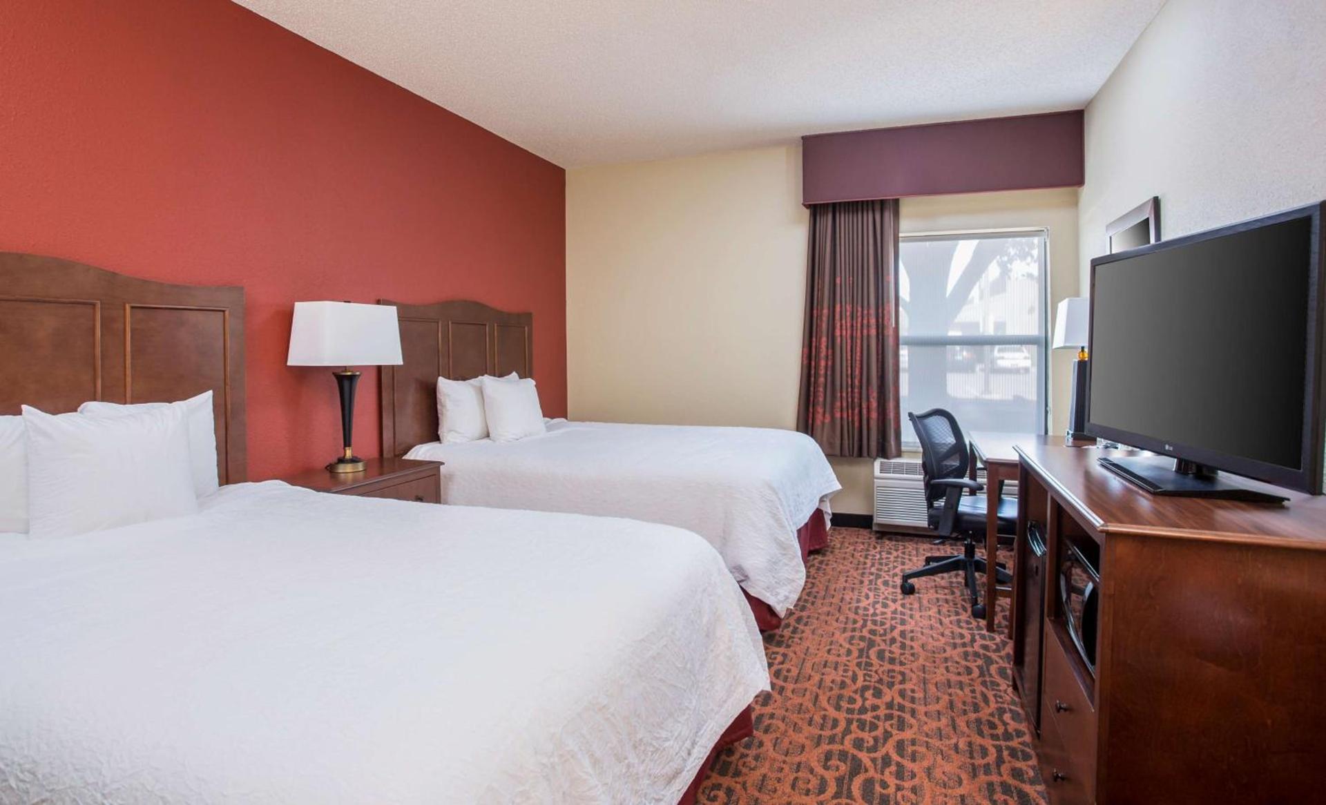 Hampton Inn Shawnee photo 20