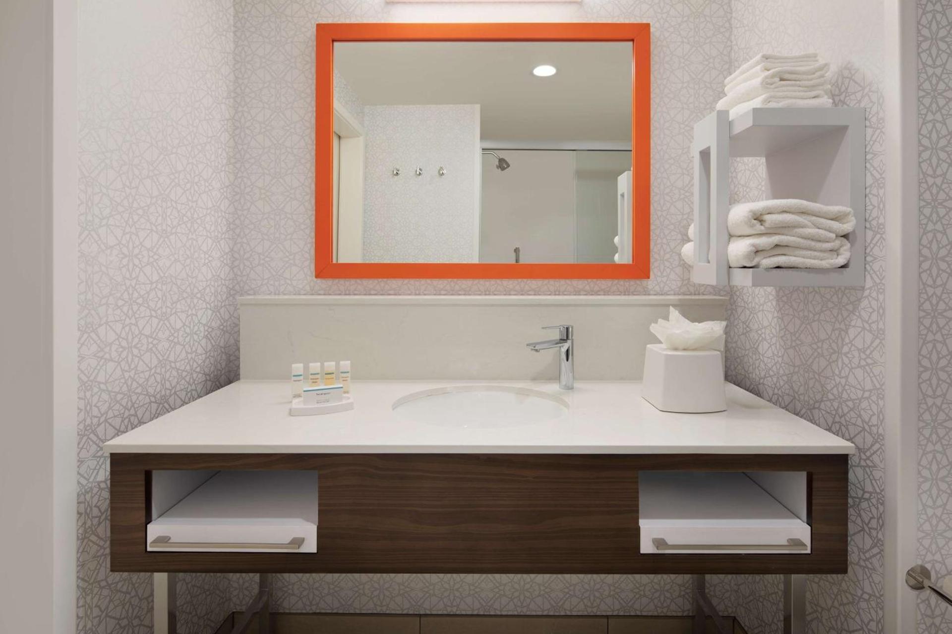 Hampton Inn Santa Cruz West, Ca photo 33