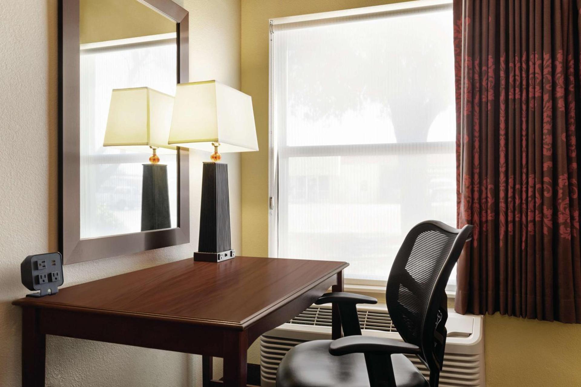 Hampton Inn San Angelo photo 14