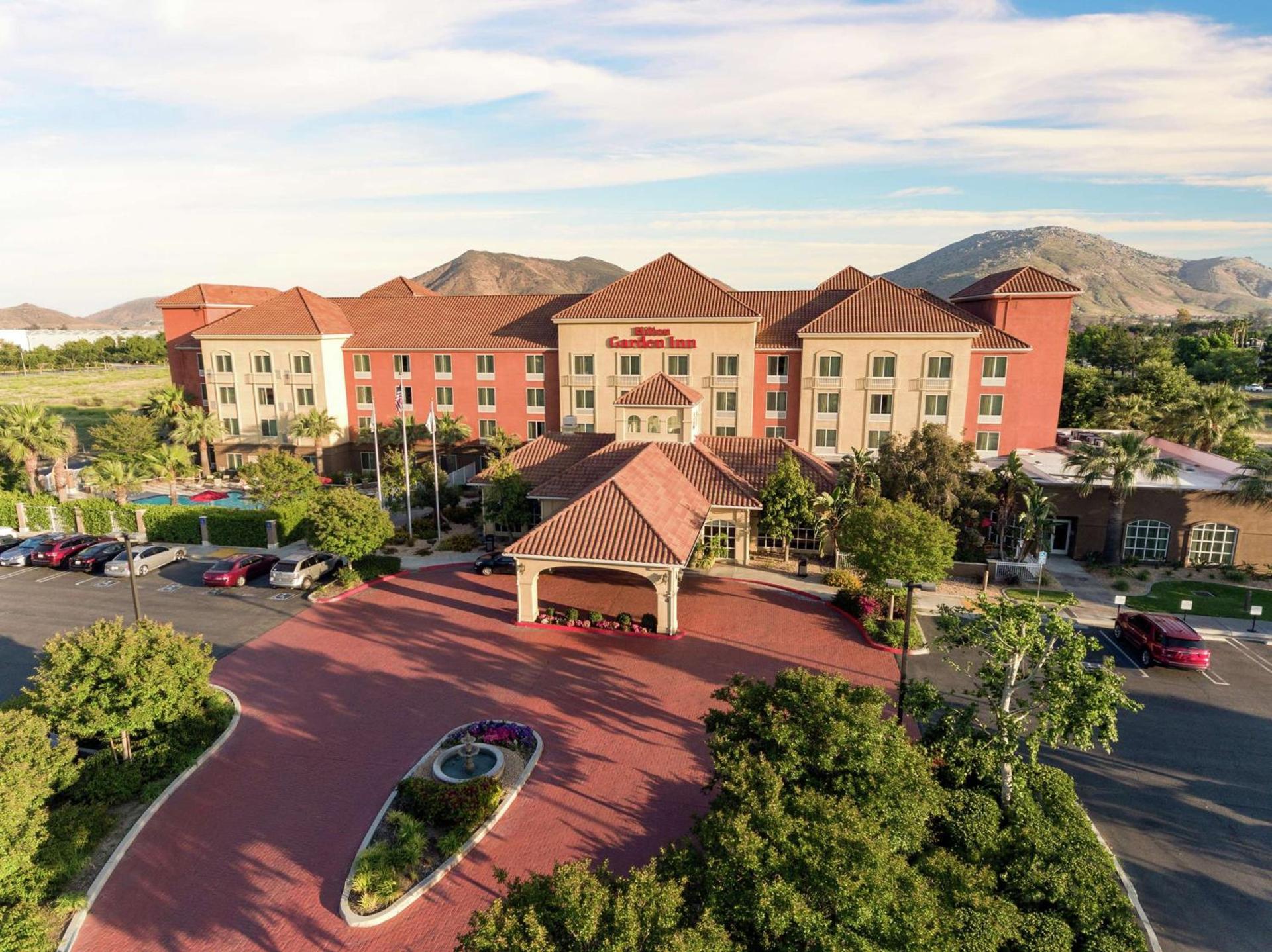 Hilton Garden Inn Fontana photo 3