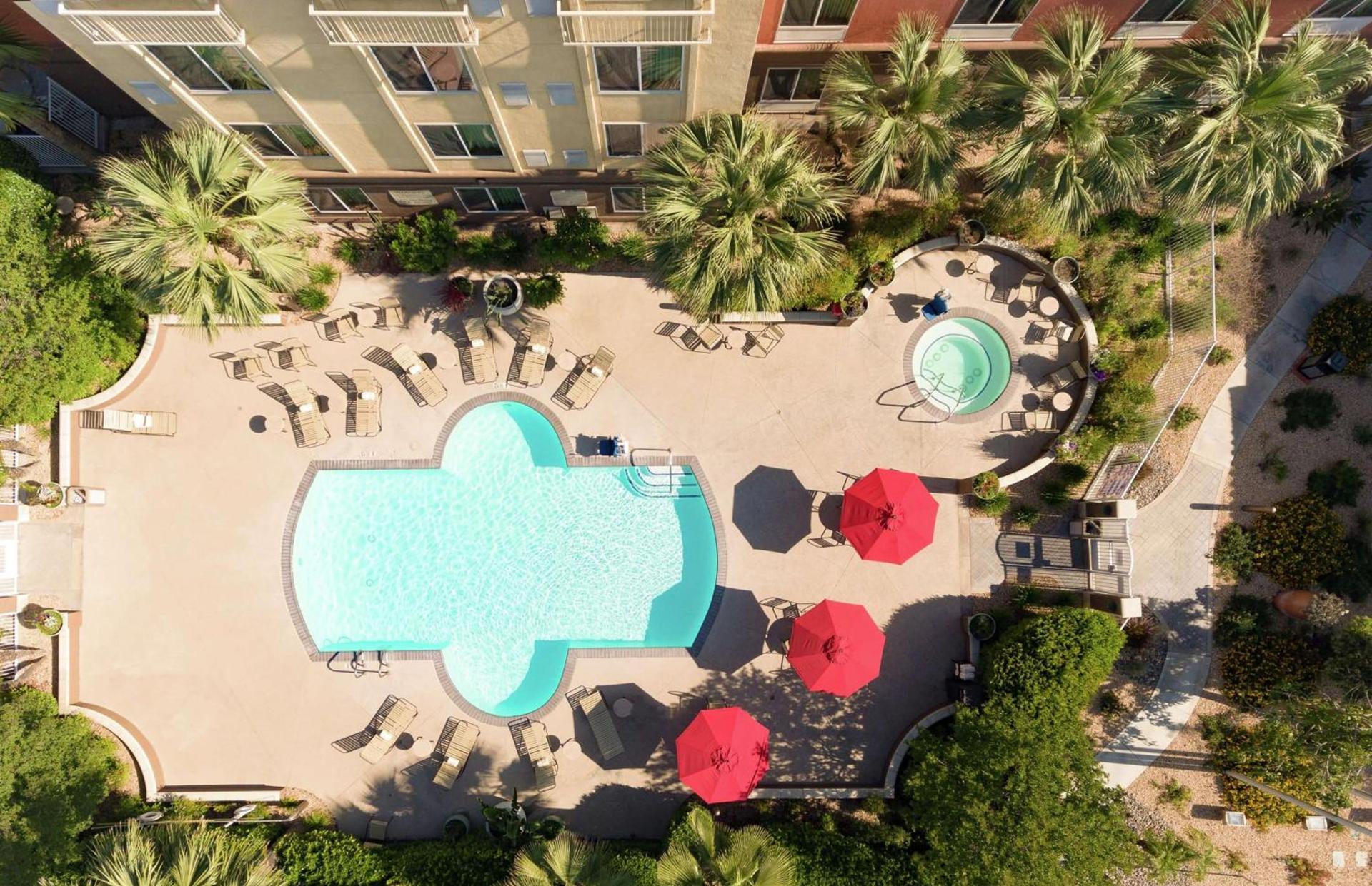 Hilton Garden Inn Fontana photo 13