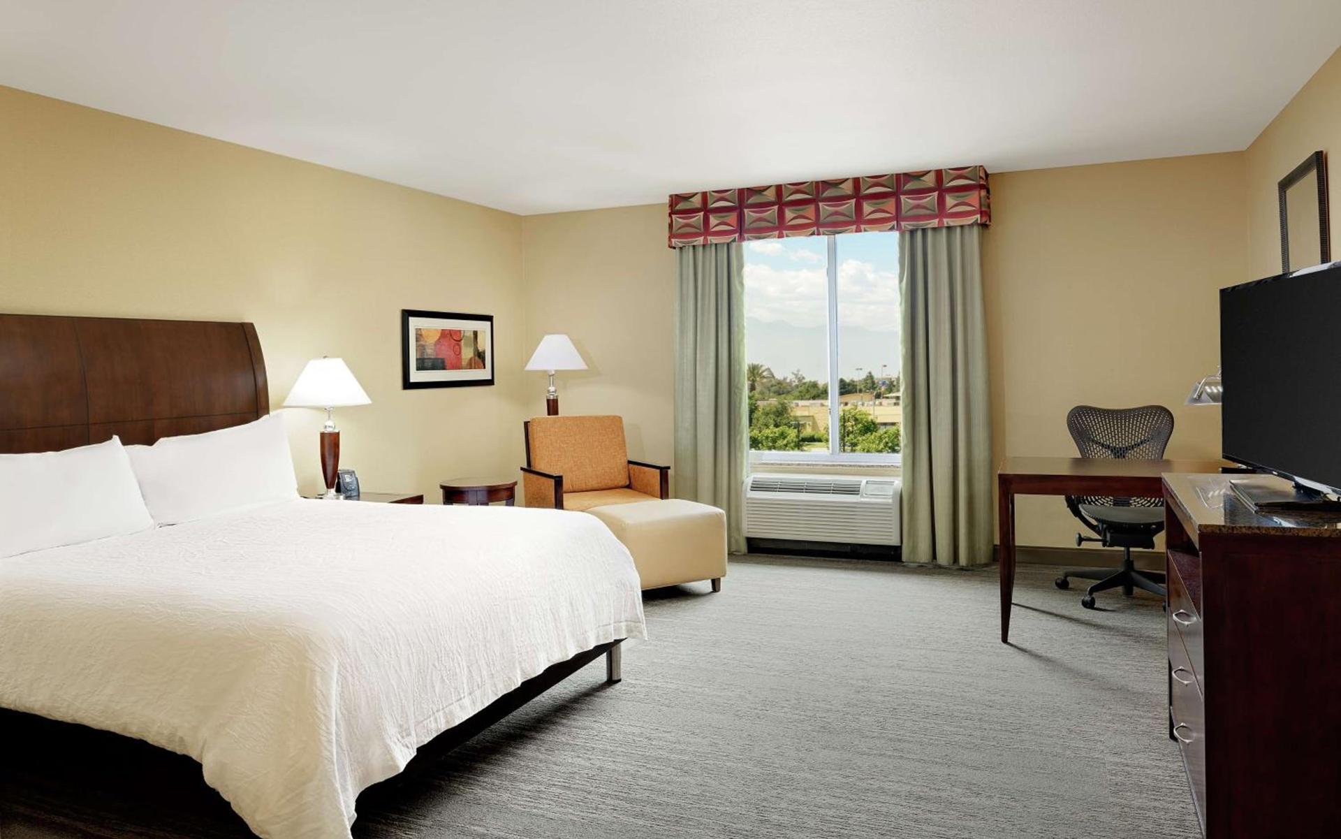 Hilton Garden Inn Fontana photo 19
