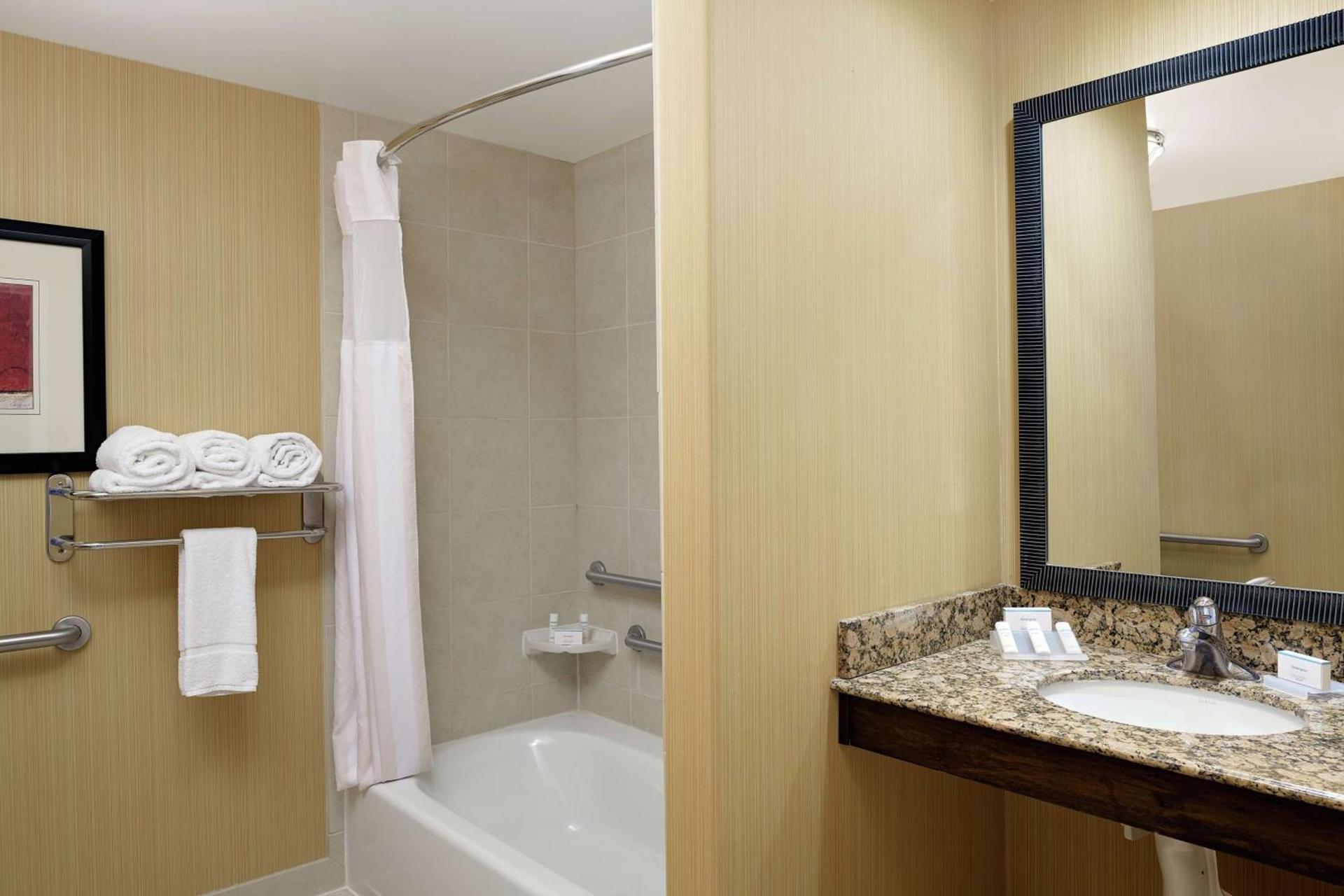Hilton Garden Inn Fontana photo 20