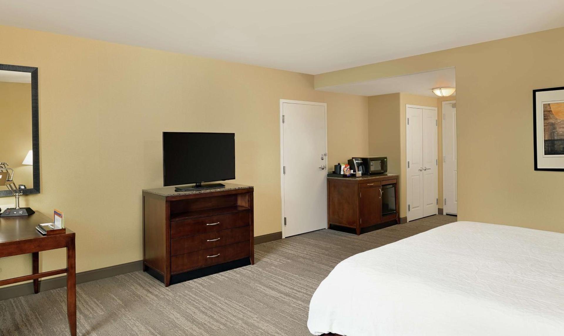 Hilton Garden Inn Fontana photo 22