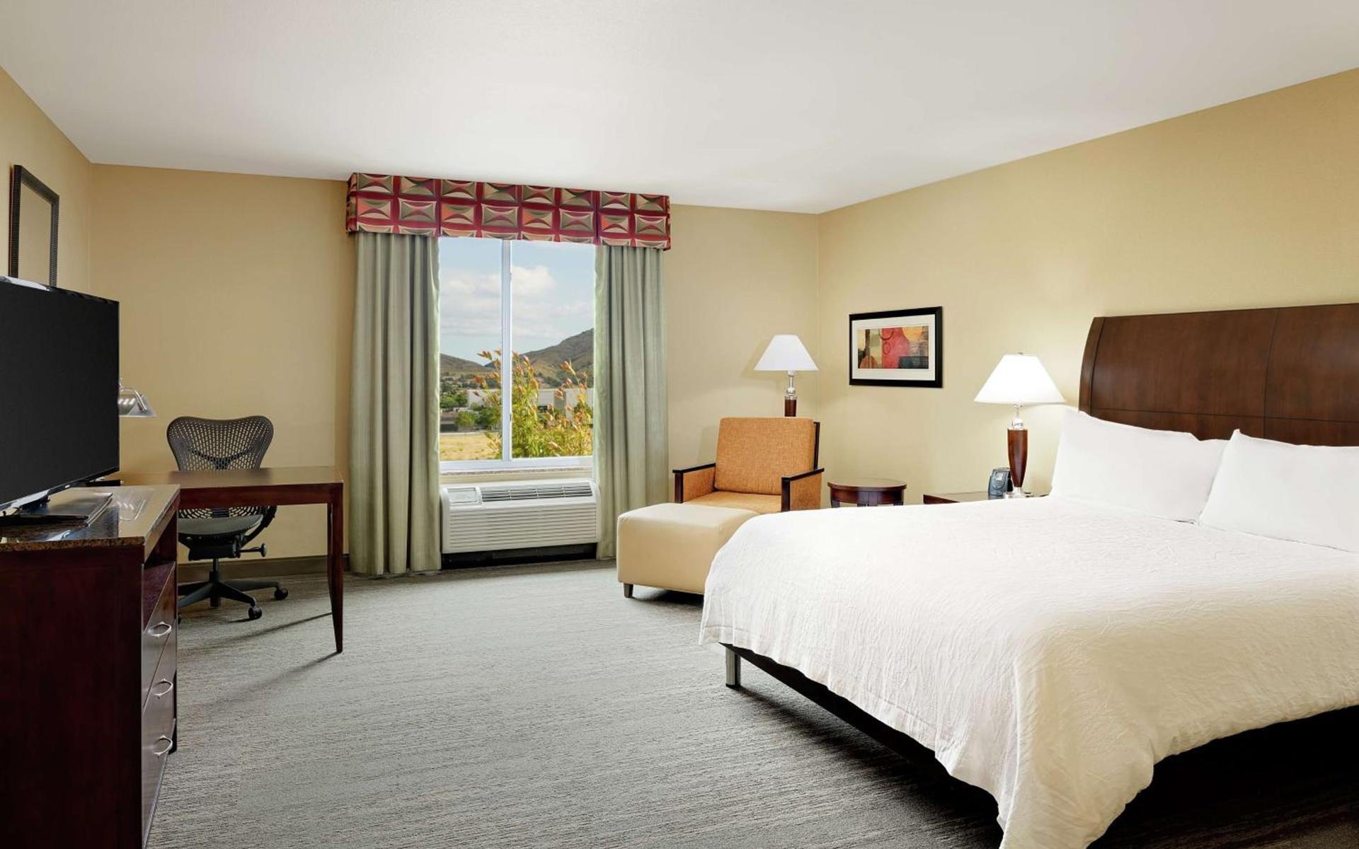 Hilton Garden Inn Fontana photo 23