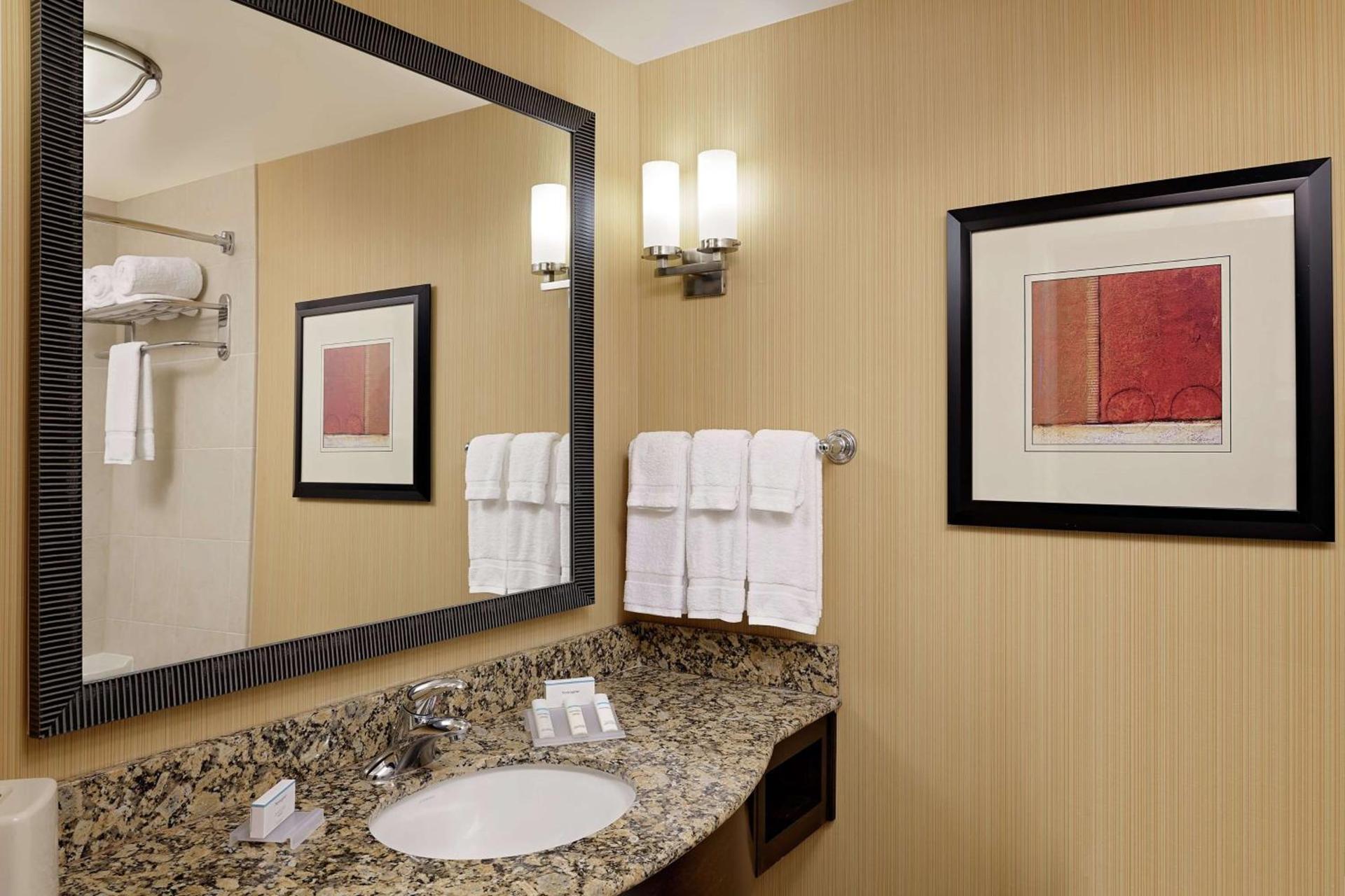Hilton Garden Inn Fontana photo 24