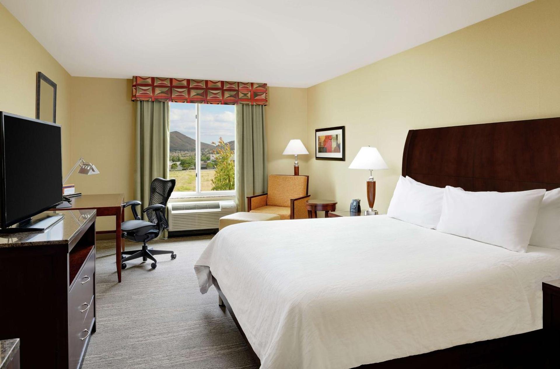 Hilton Garden Inn Fontana photo 25