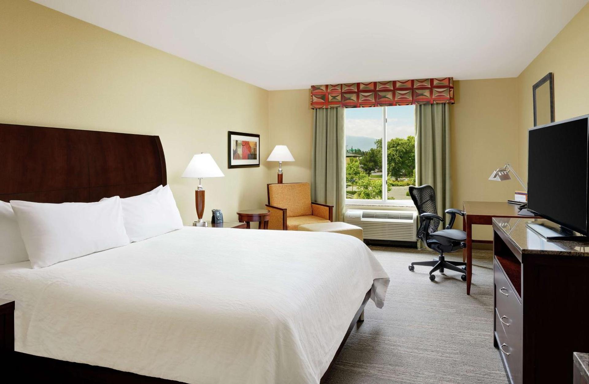 Hilton Garden Inn Fontana photo 27