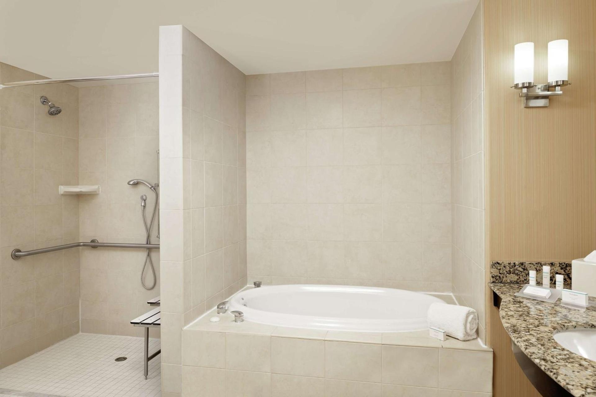 Hilton Garden Inn Fontana photo 28