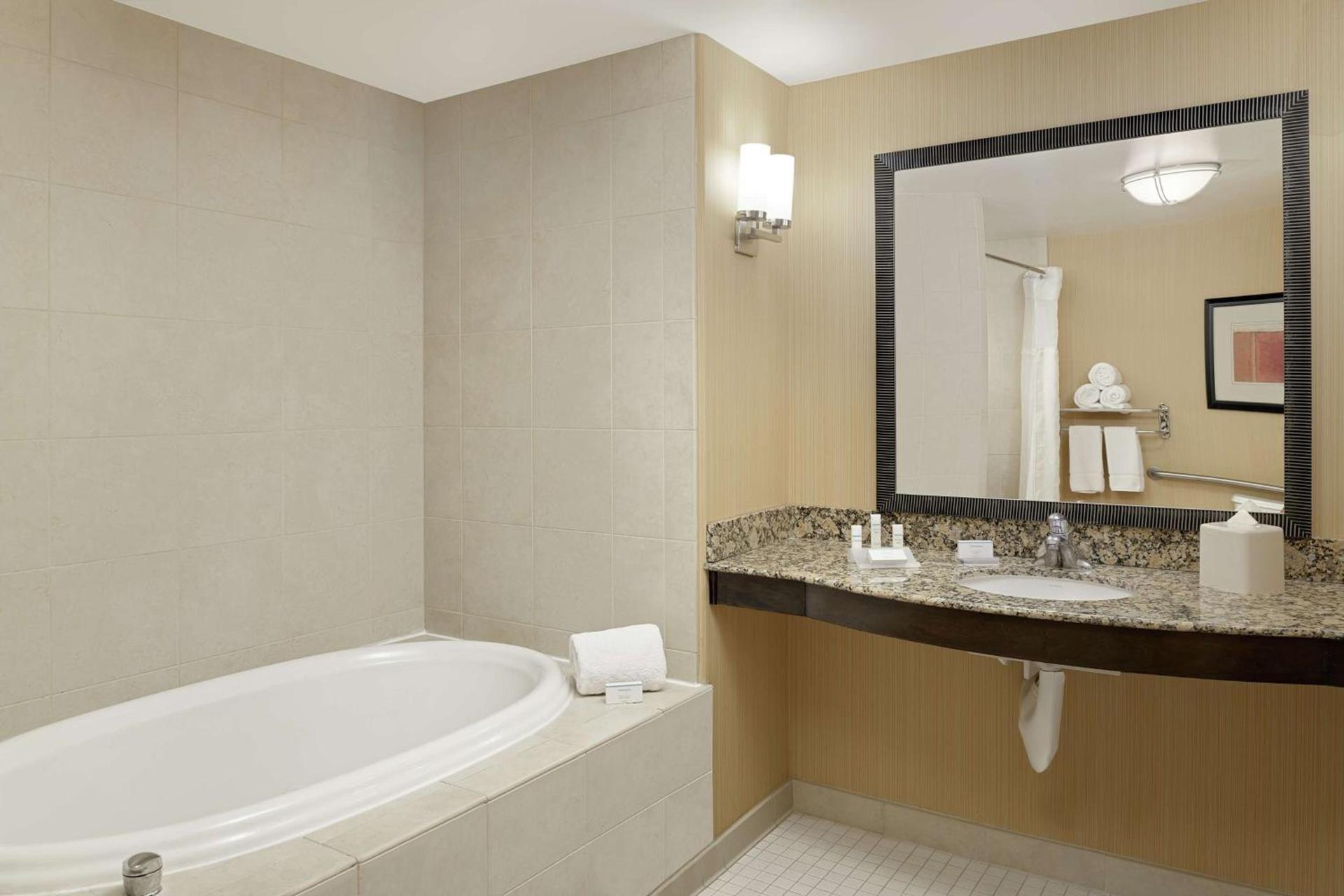 Hilton Garden Inn Fontana photo 30