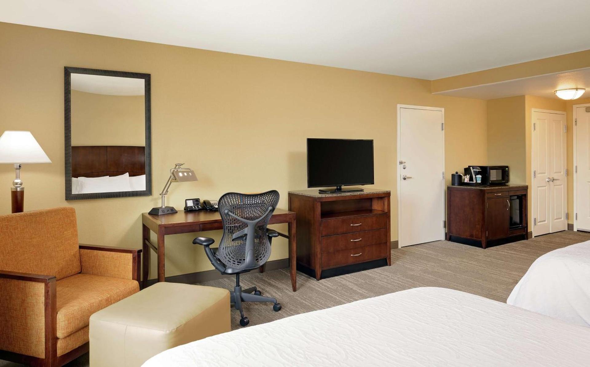 Hilton Garden Inn Fontana photo 31