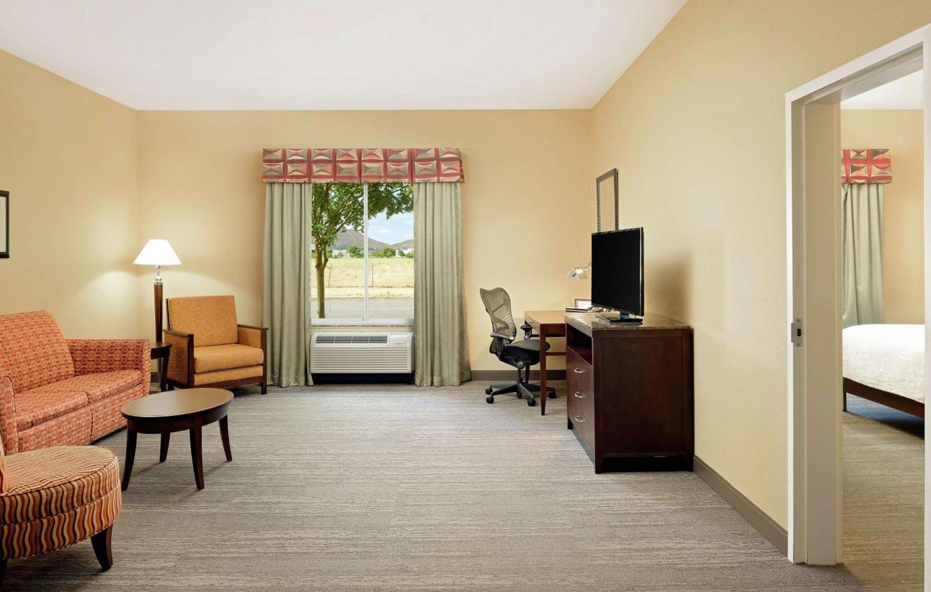 Hilton Garden Inn Fontana photo 34
