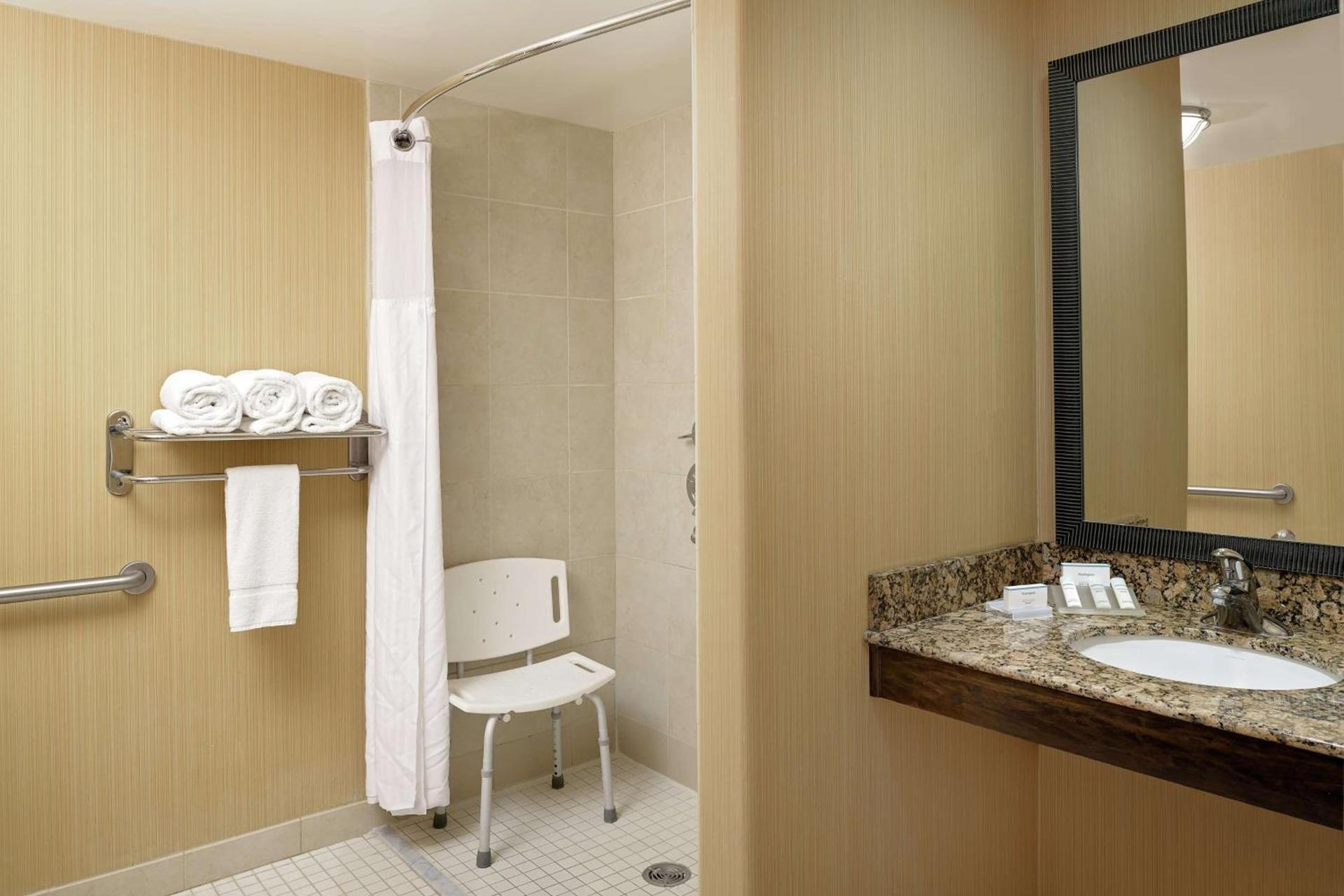 Hilton Garden Inn Fontana photo 33
