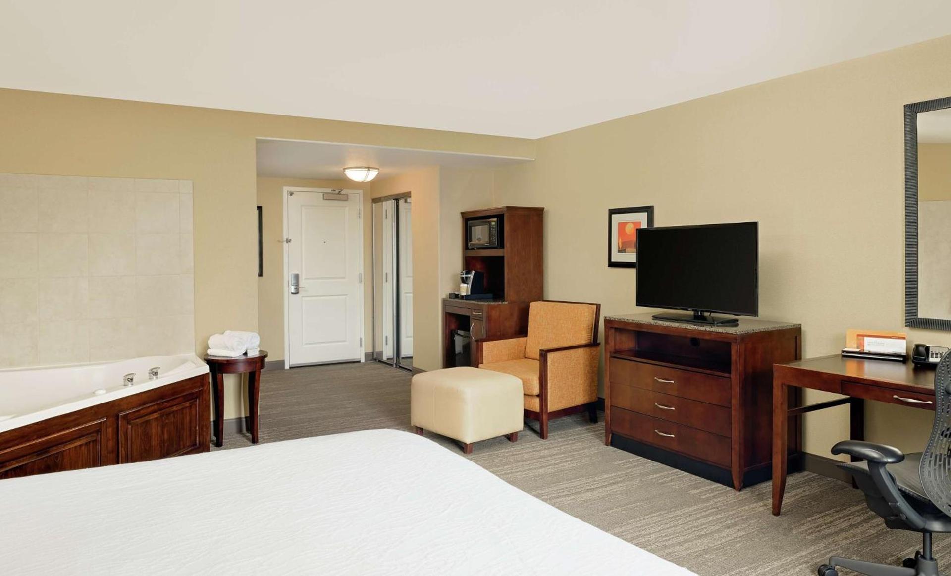 Hilton Garden Inn Fontana photo 38
