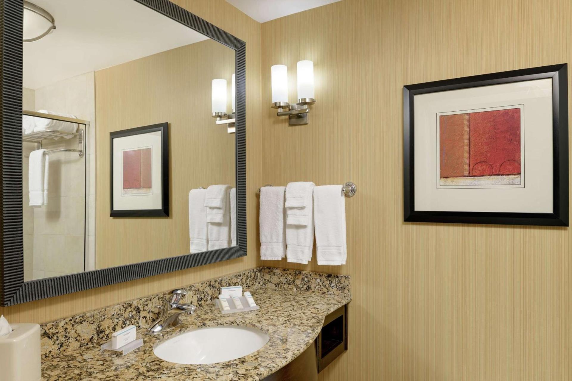 Hilton Garden Inn Fontana photo 39