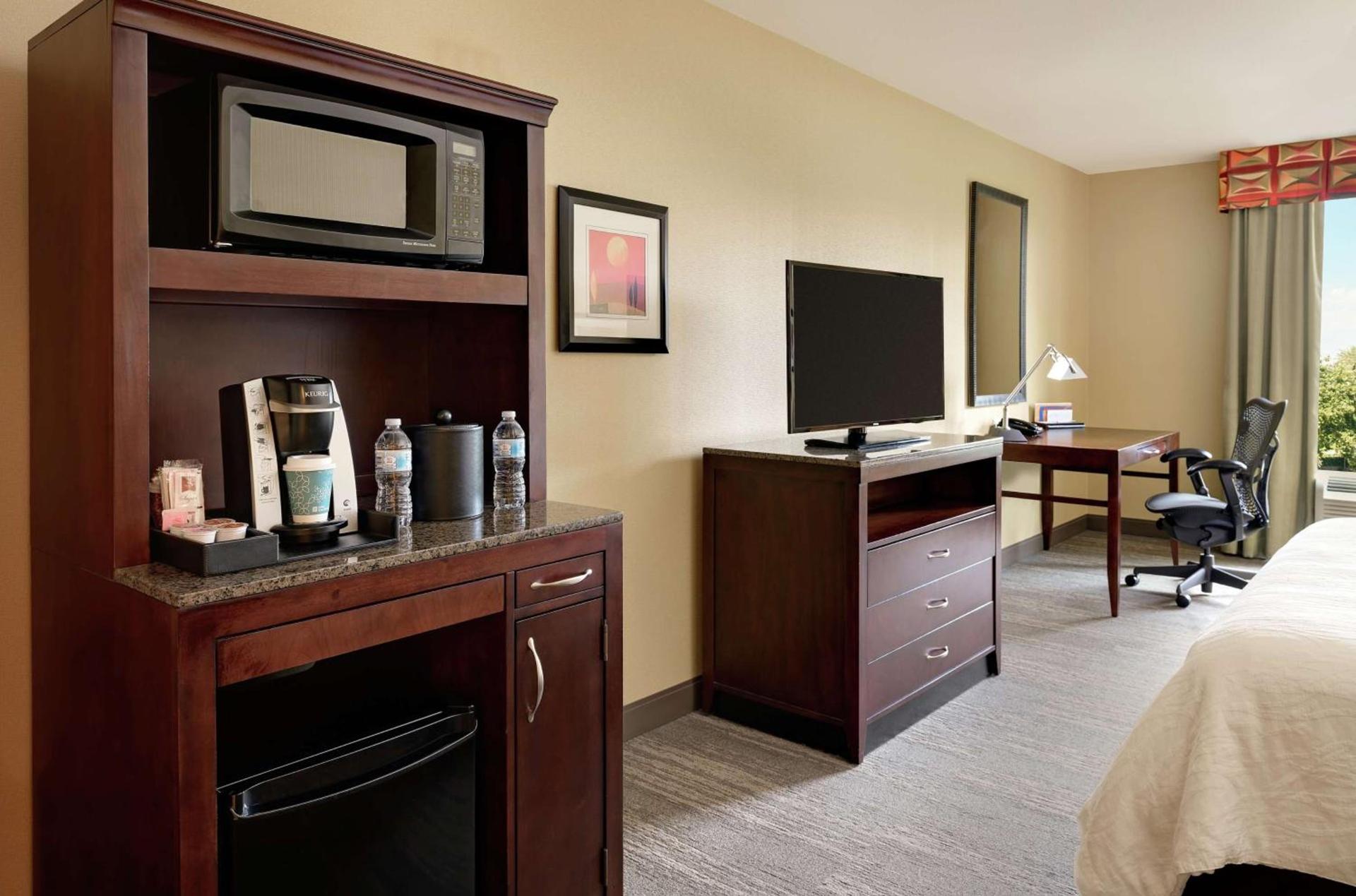 Hilton Garden Inn Fontana photo 45