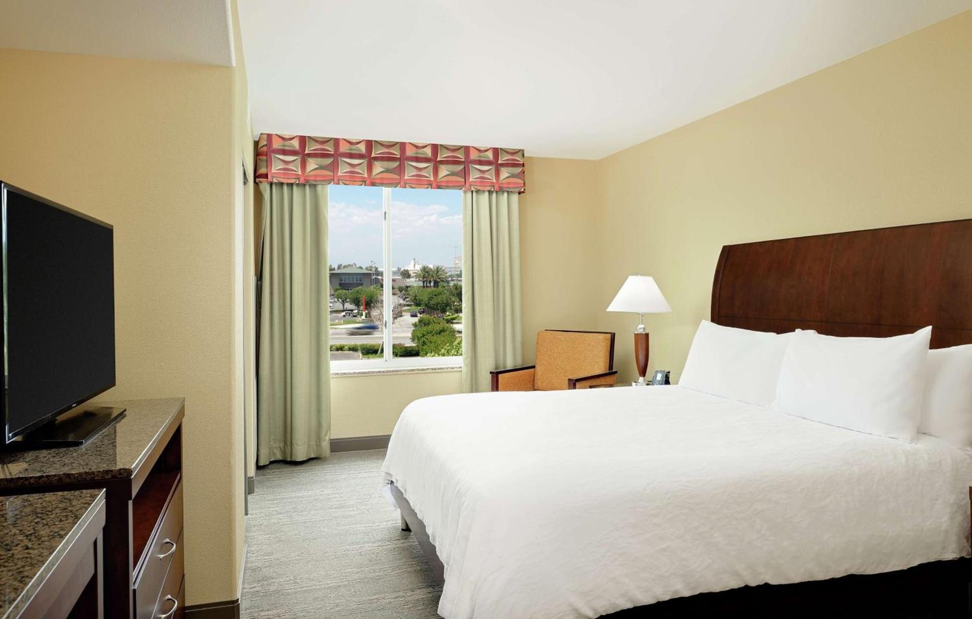 Hilton Garden Inn Fontana photo 64