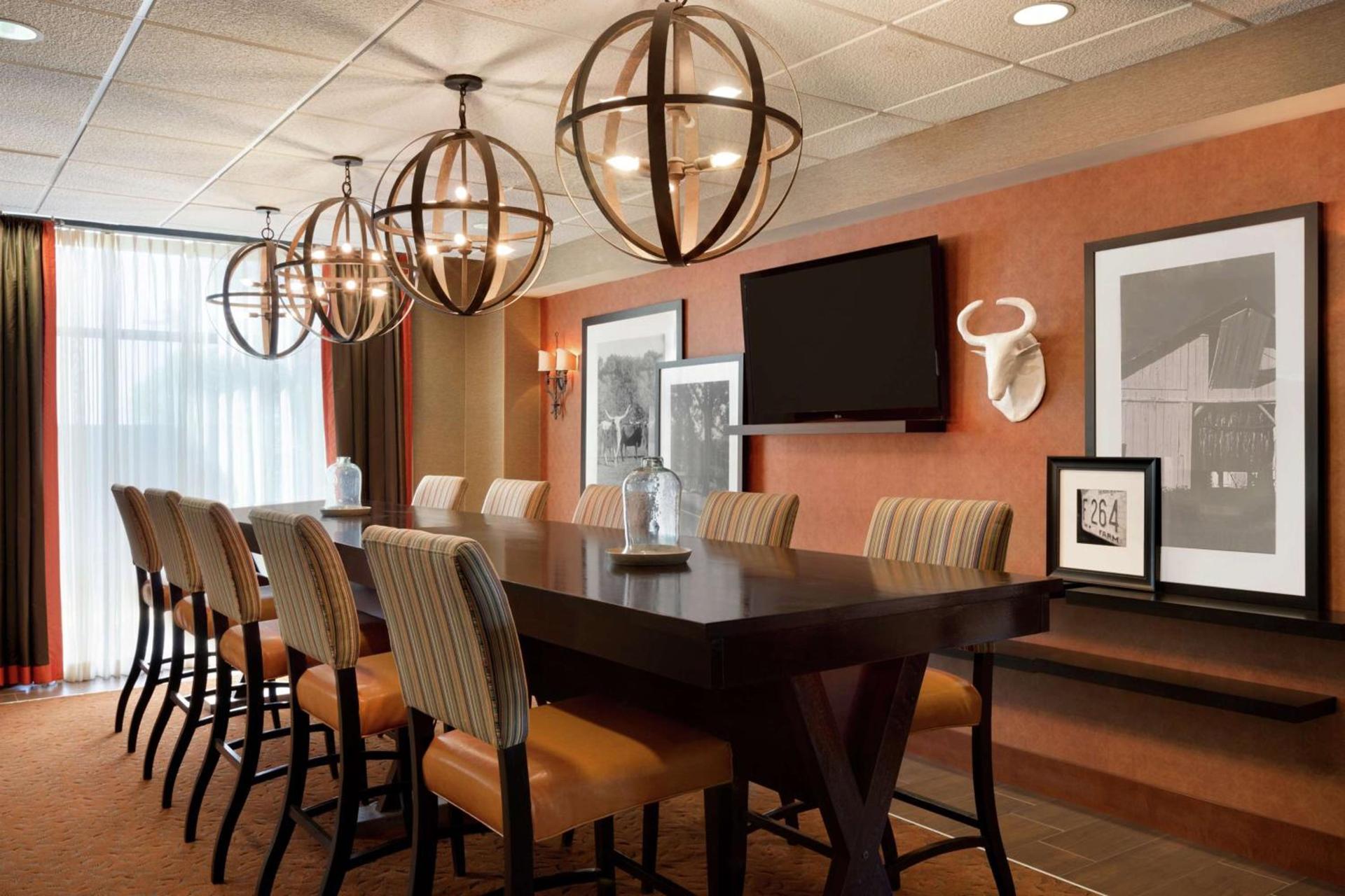 Hampton Inn Wichita Falls-Sikes Senter Mall photo 3