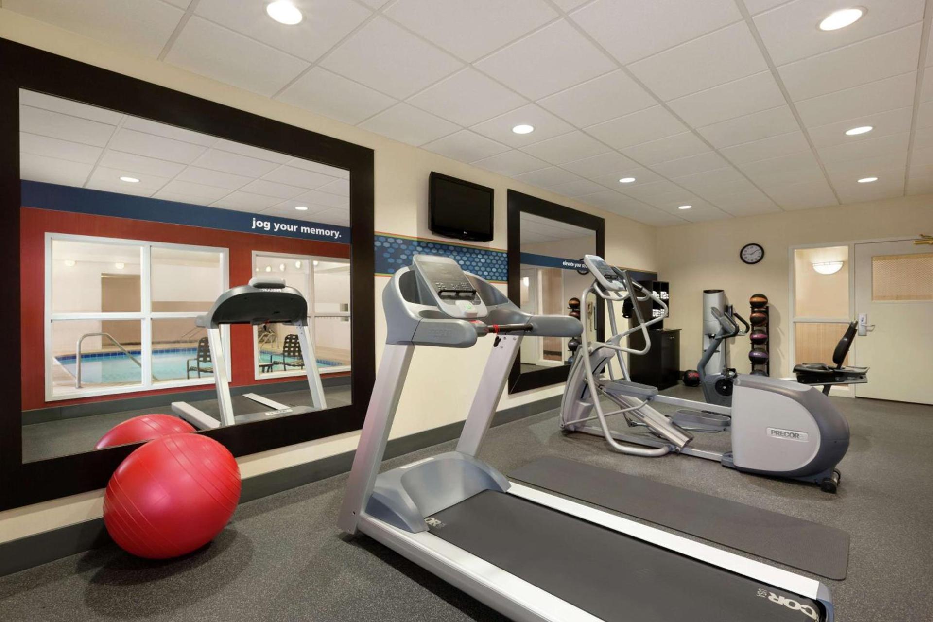 Hampton Inn Wichita Falls-Sikes Senter Mall photo 11