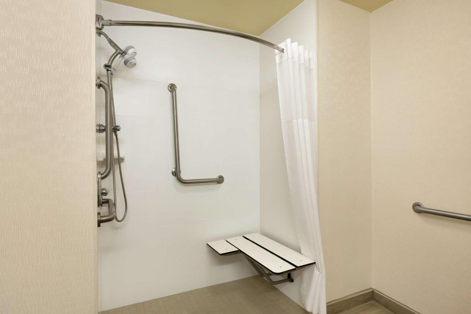 Hampton Inn Wichita Falls-Sikes Senter Mall photo 15