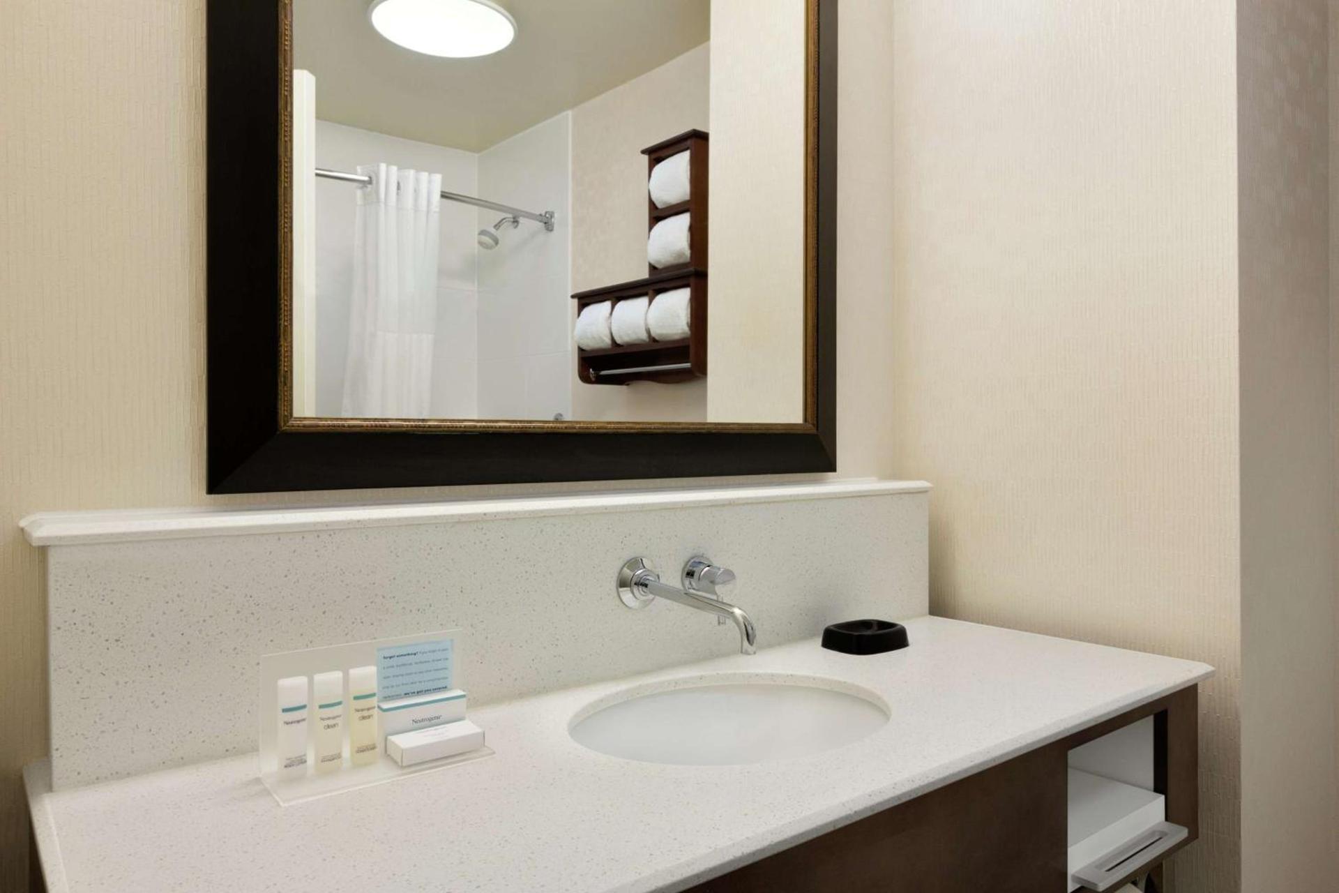 Hampton Inn Wichita Falls-Sikes Senter Mall photo 16