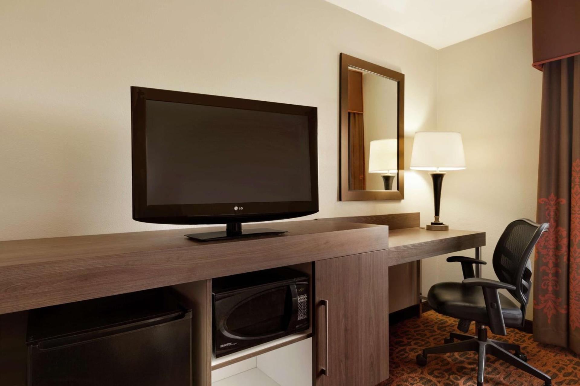 Hampton Inn Wichita Falls-Sikes Senter Mall photo 23