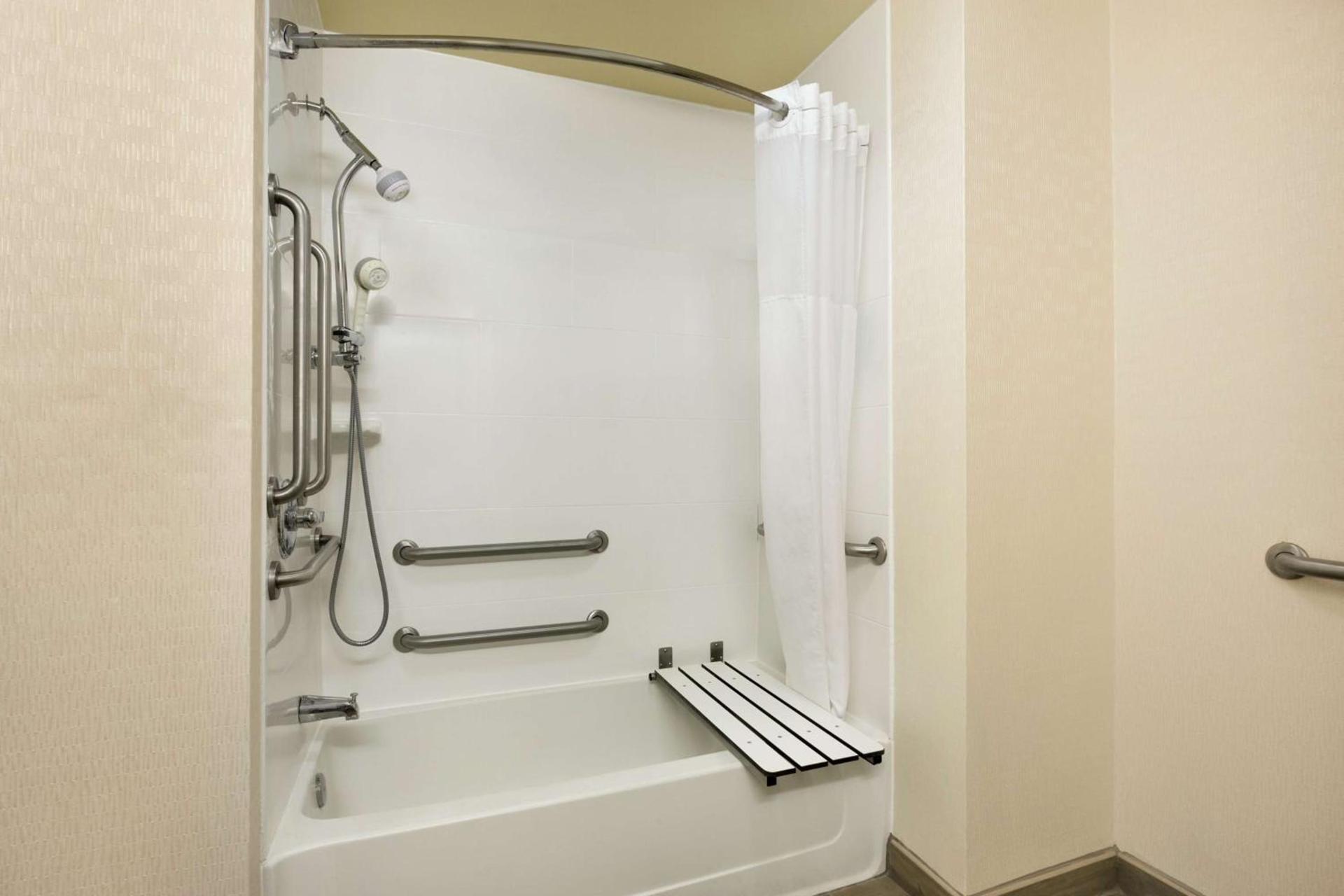 Hampton Inn Wichita Falls-Sikes Senter Mall photo 28