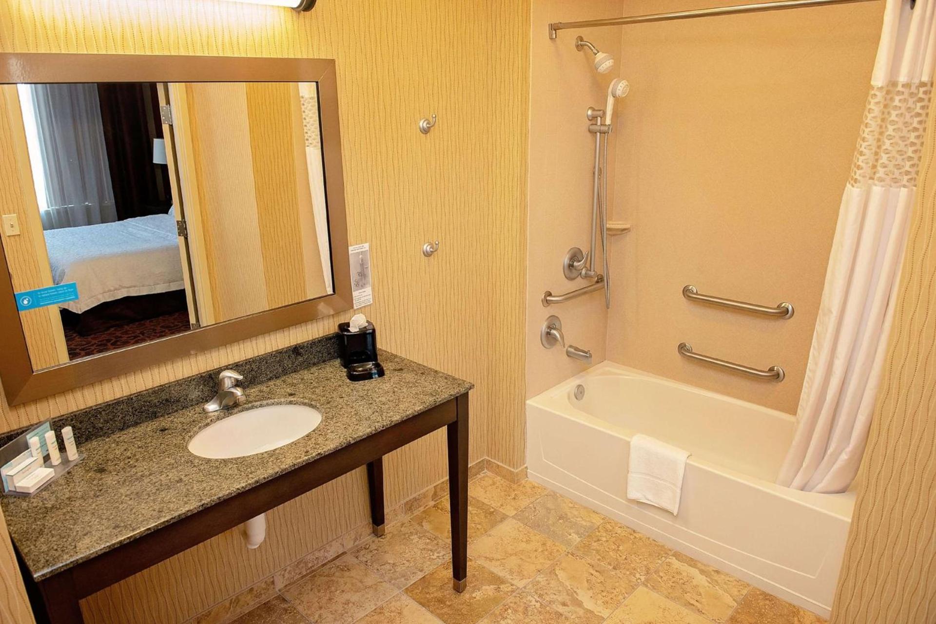 Hampton Inn & Suites Bradenton photo 23