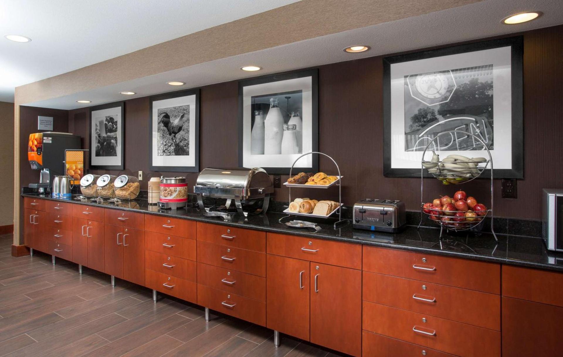 Hampton Inn St. Joseph photo 9
