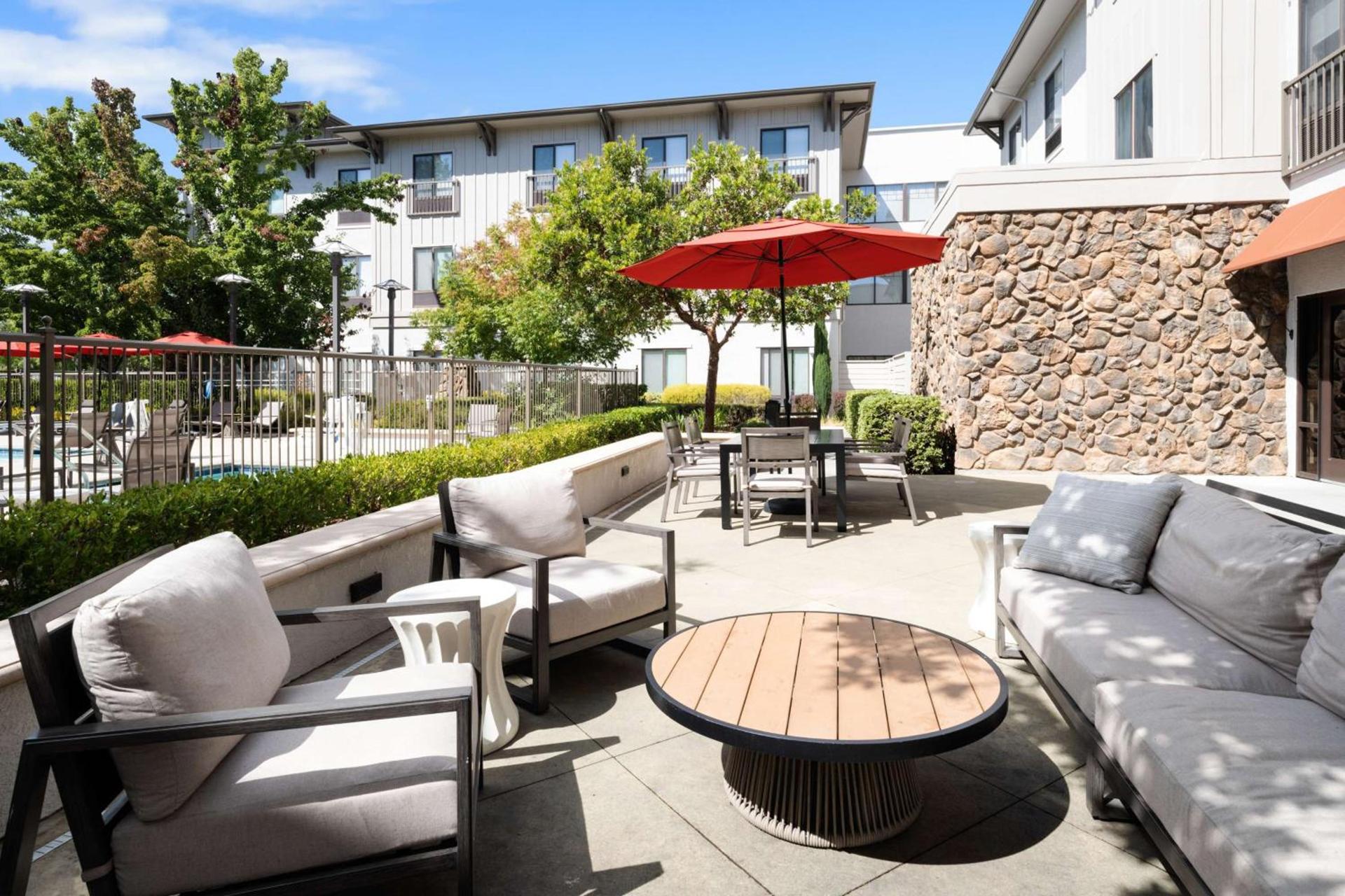 Hampton Inn & Suites Windsor-Sonoma Wine Country photo 7