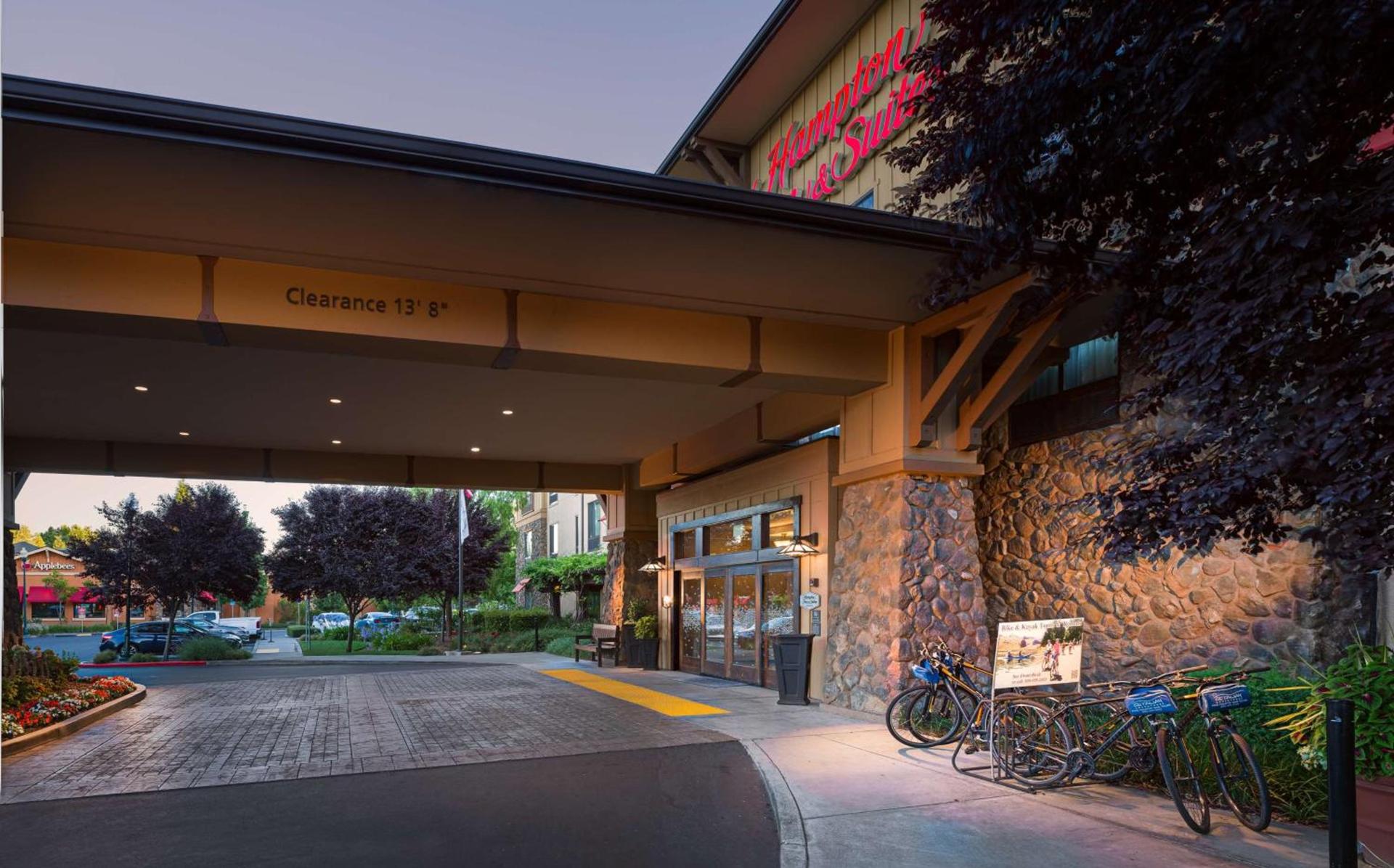 Hampton Inn & Suites Windsor-Sonoma Wine Country photo 3