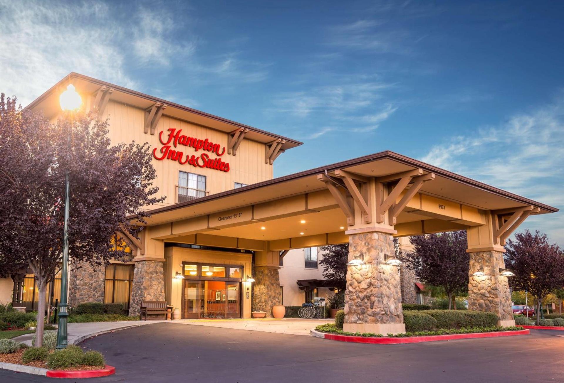 Hampton Inn & Suites Windsor-Sonoma Wine Country photo 2