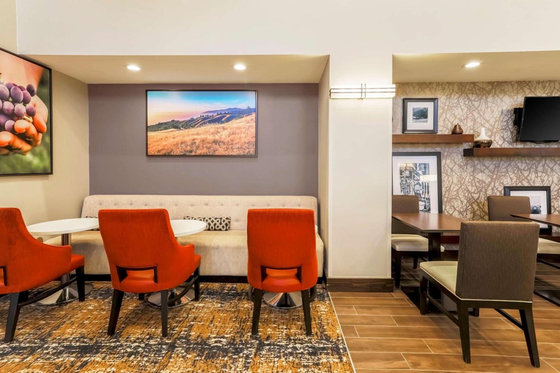 Hampton Inn & Suites Windsor-Sonoma Wine Country photo 12