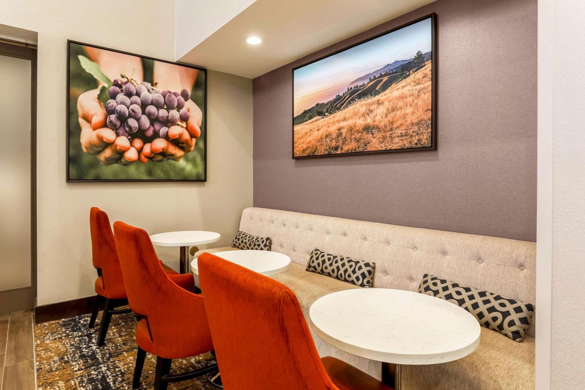 Hampton Inn & Suites Windsor-Sonoma Wine Country photo 14