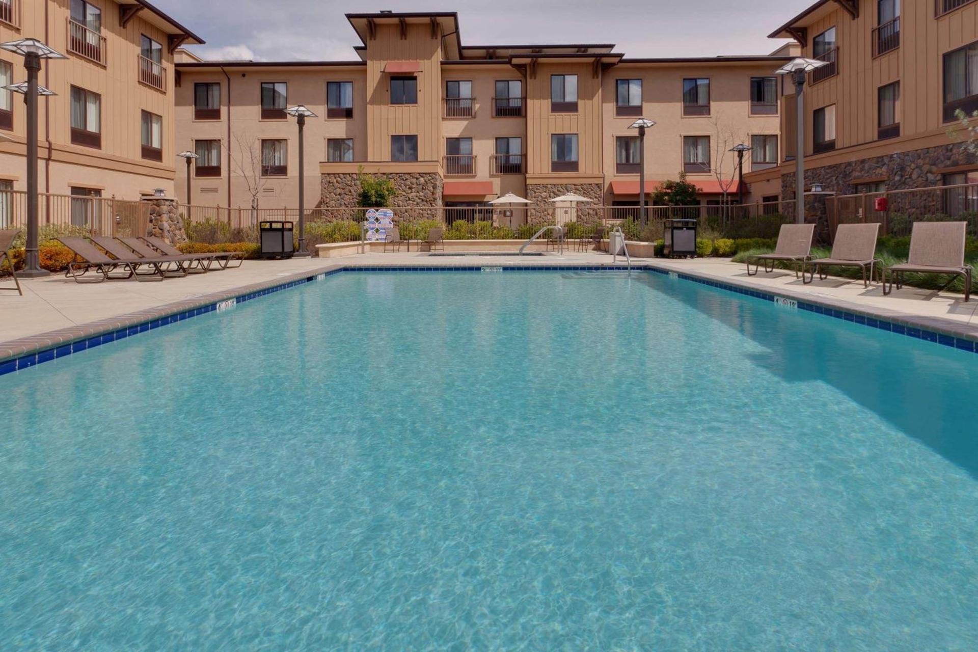 Hampton Inn & Suites Windsor-Sonoma Wine Country photo 15