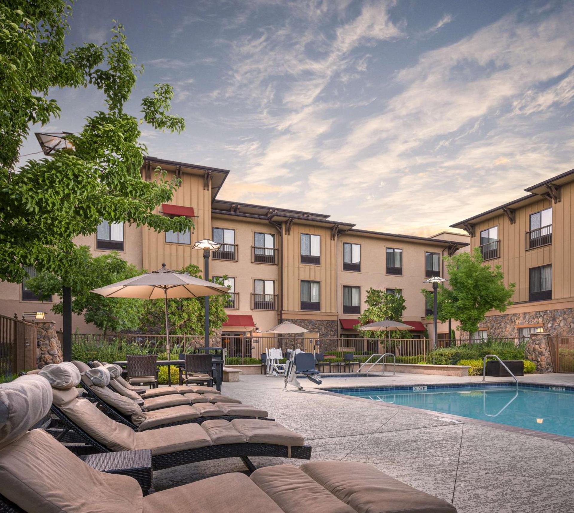 Hampton Inn & Suites Windsor-Sonoma Wine Country photo 17