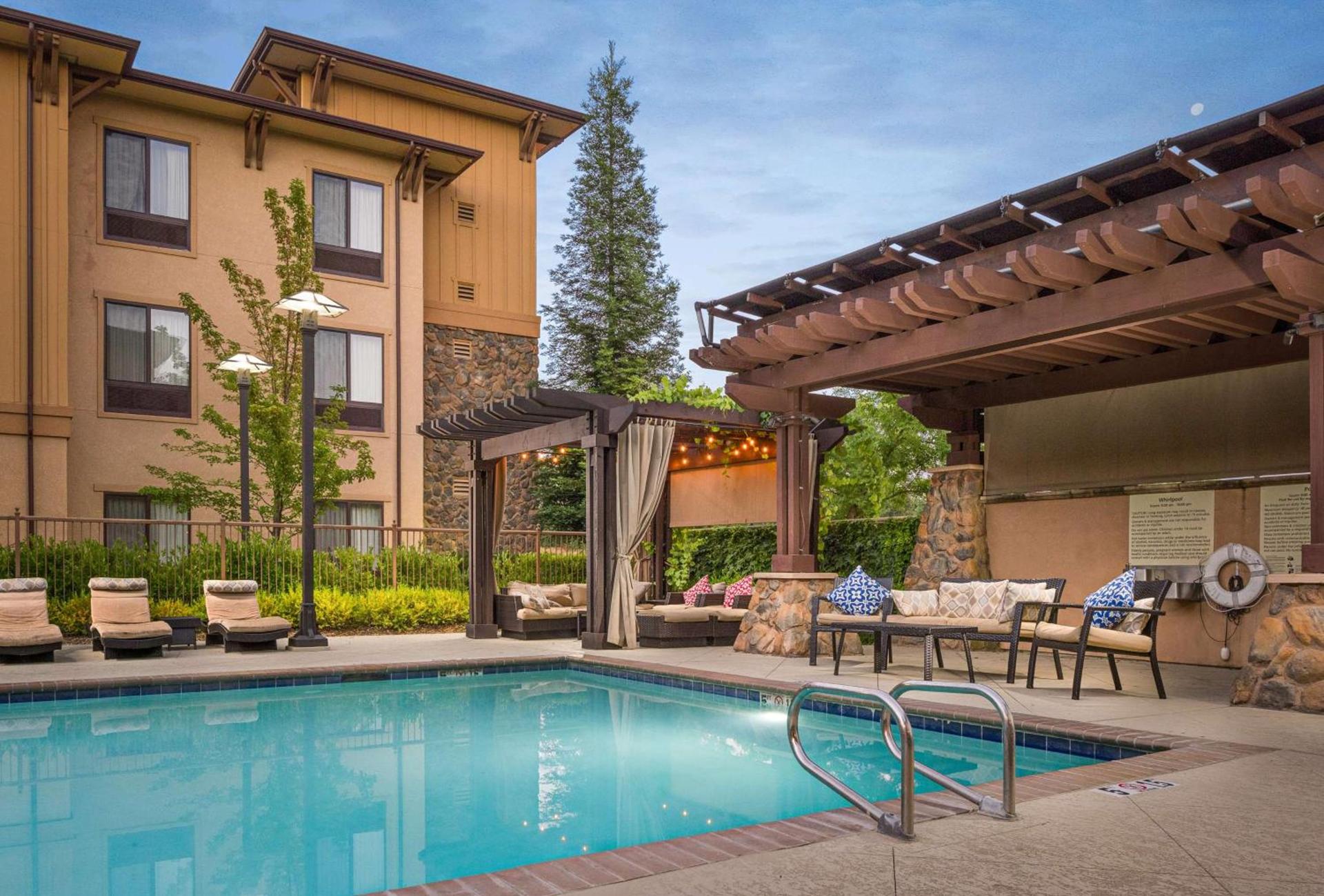 Hampton Inn & Suites Windsor-Sonoma Wine Country photo 18