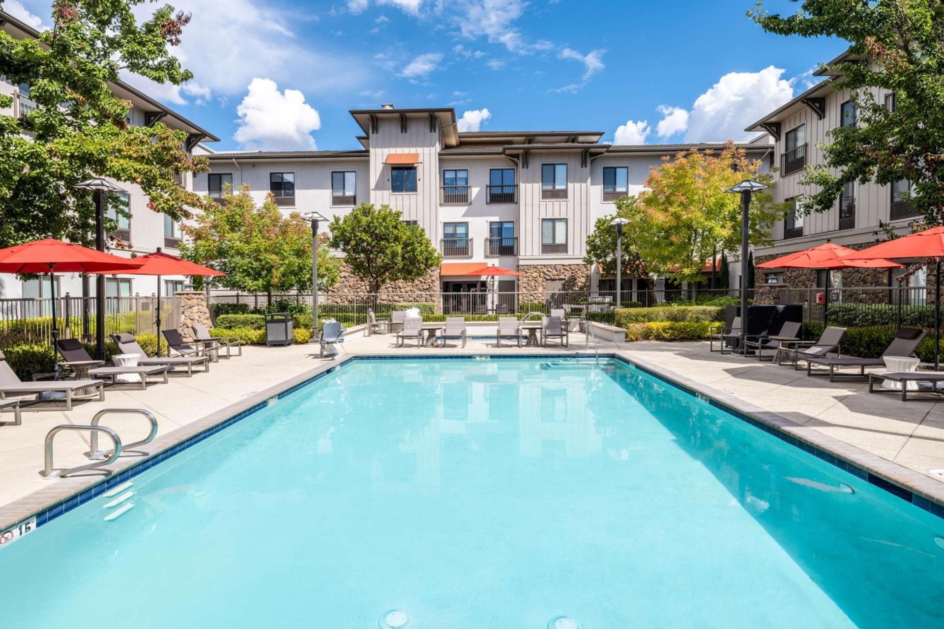 Hampton Inn & Suites Windsor-Sonoma Wine Country photo 19