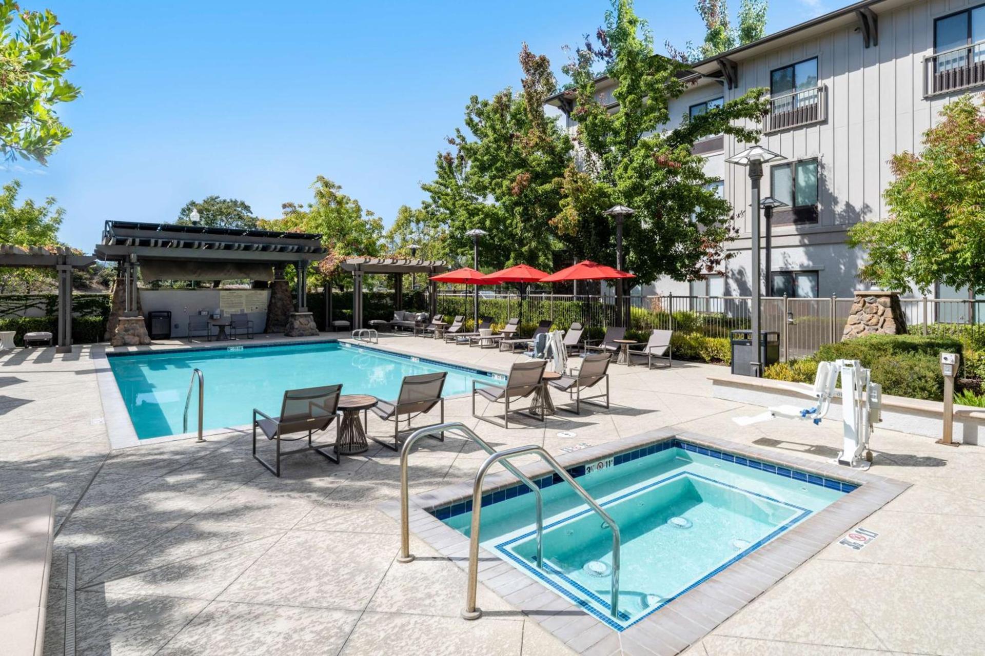 Hampton Inn & Suites Windsor-Sonoma Wine Country photo 20