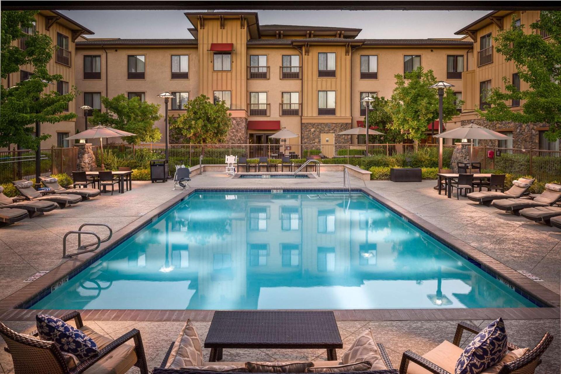 Hampton Inn & Suites Windsor-Sonoma Wine Country photo 16