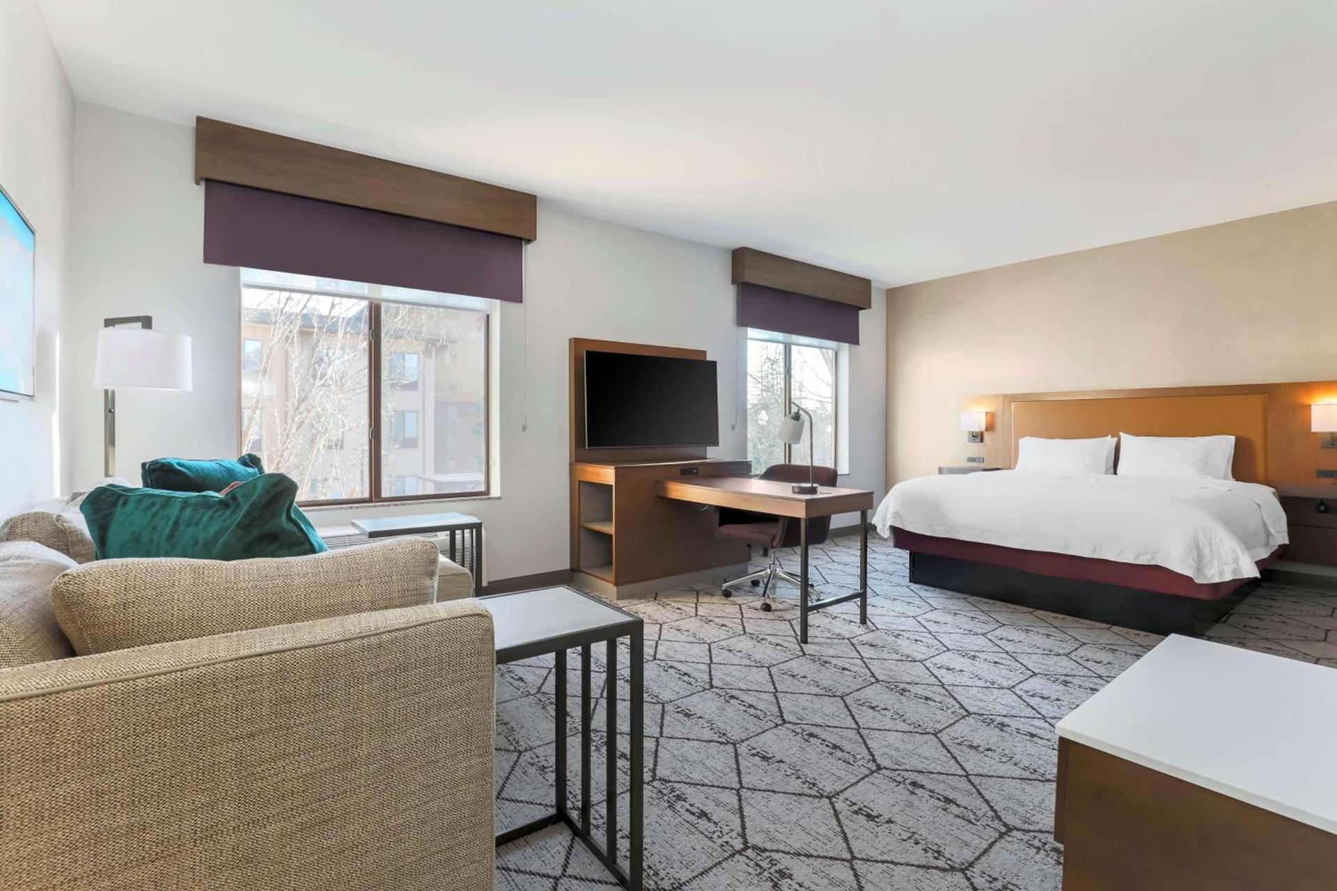 Hampton Inn & Suites Windsor-Sonoma Wine Country photo 29